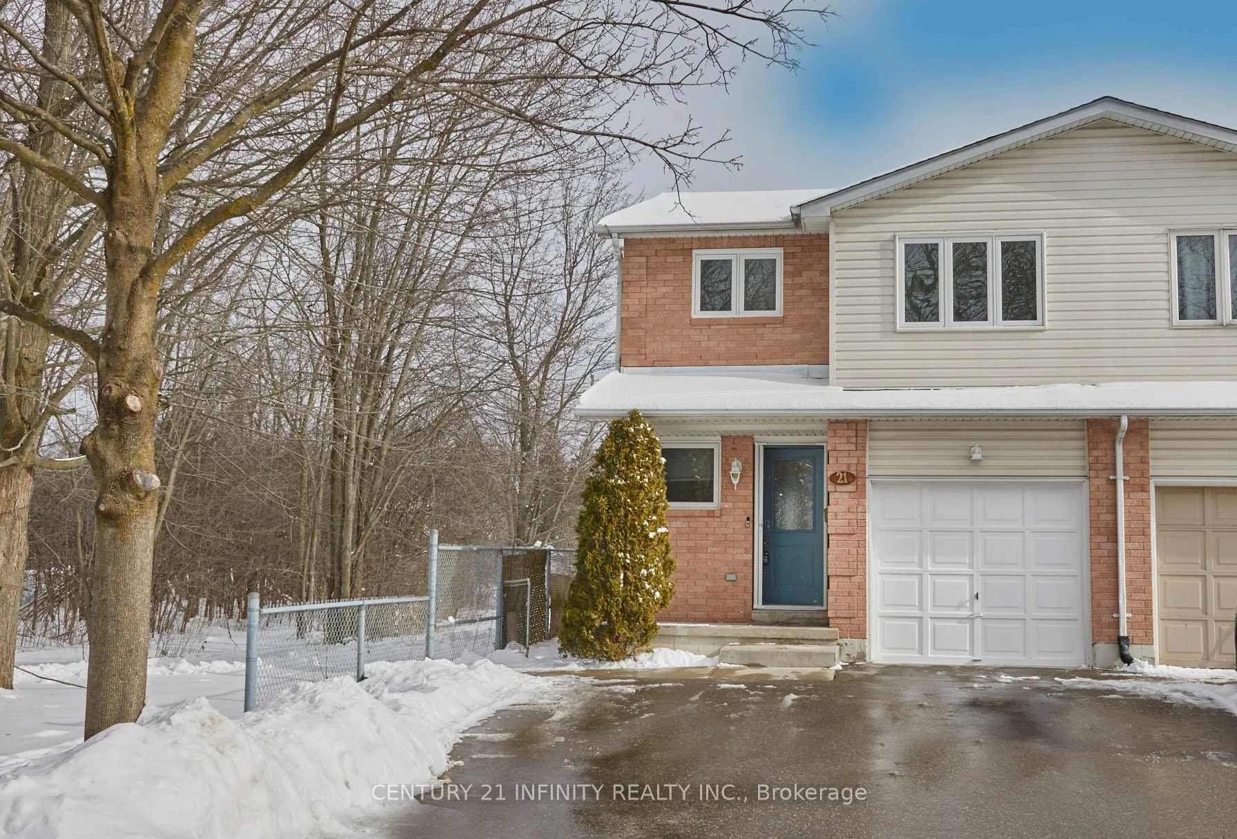 Att/Row/Townhouse in Clarington