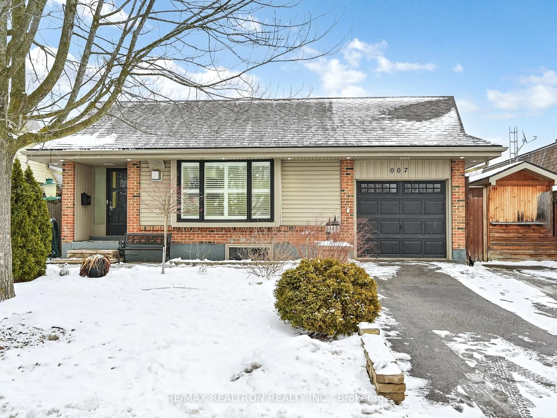 Detached in Whitby