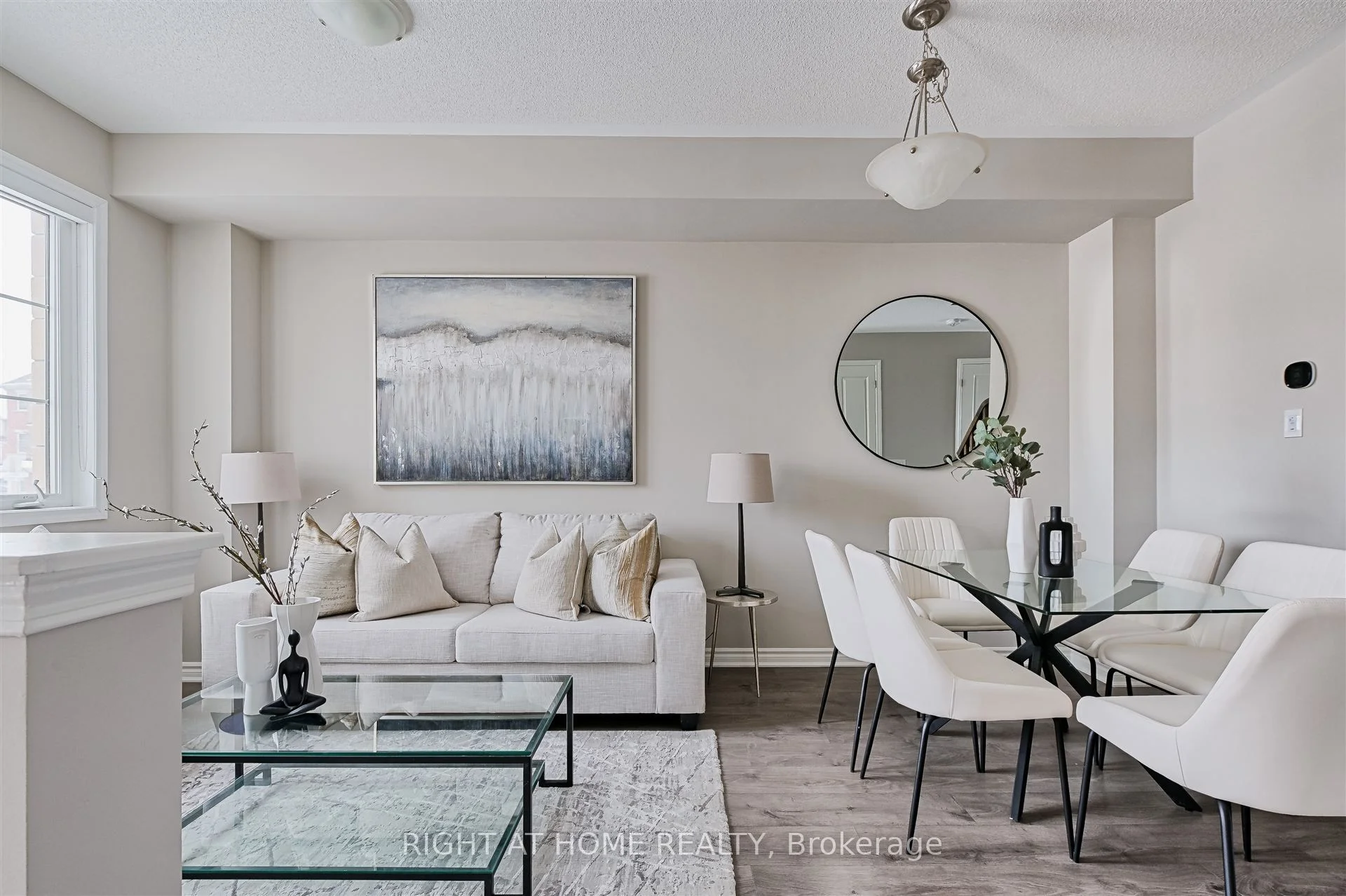 Att/Row/Townhouse in Toronto