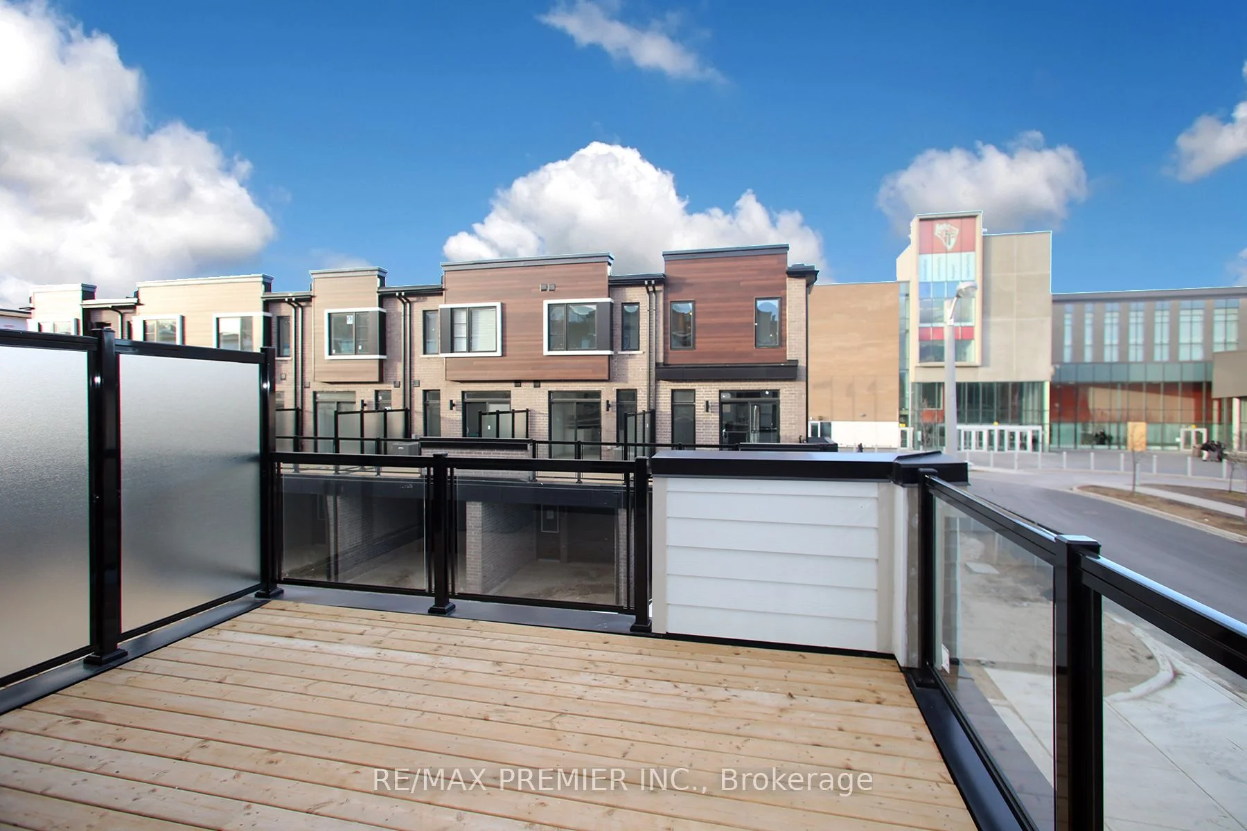 Att/Row/Townhouse in Toronto