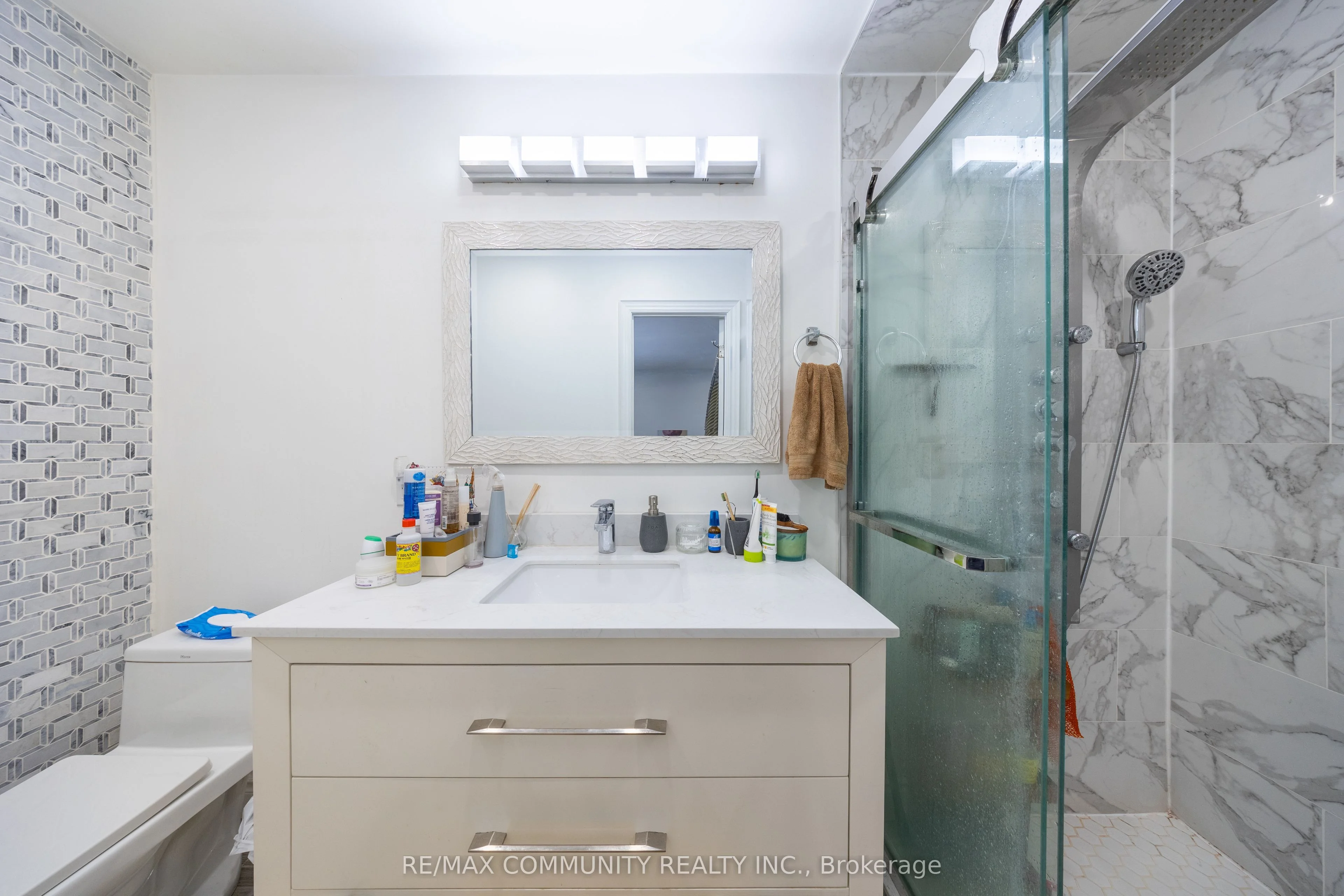 758 Lexington Street, Oshawa, ON L1G 6V3
