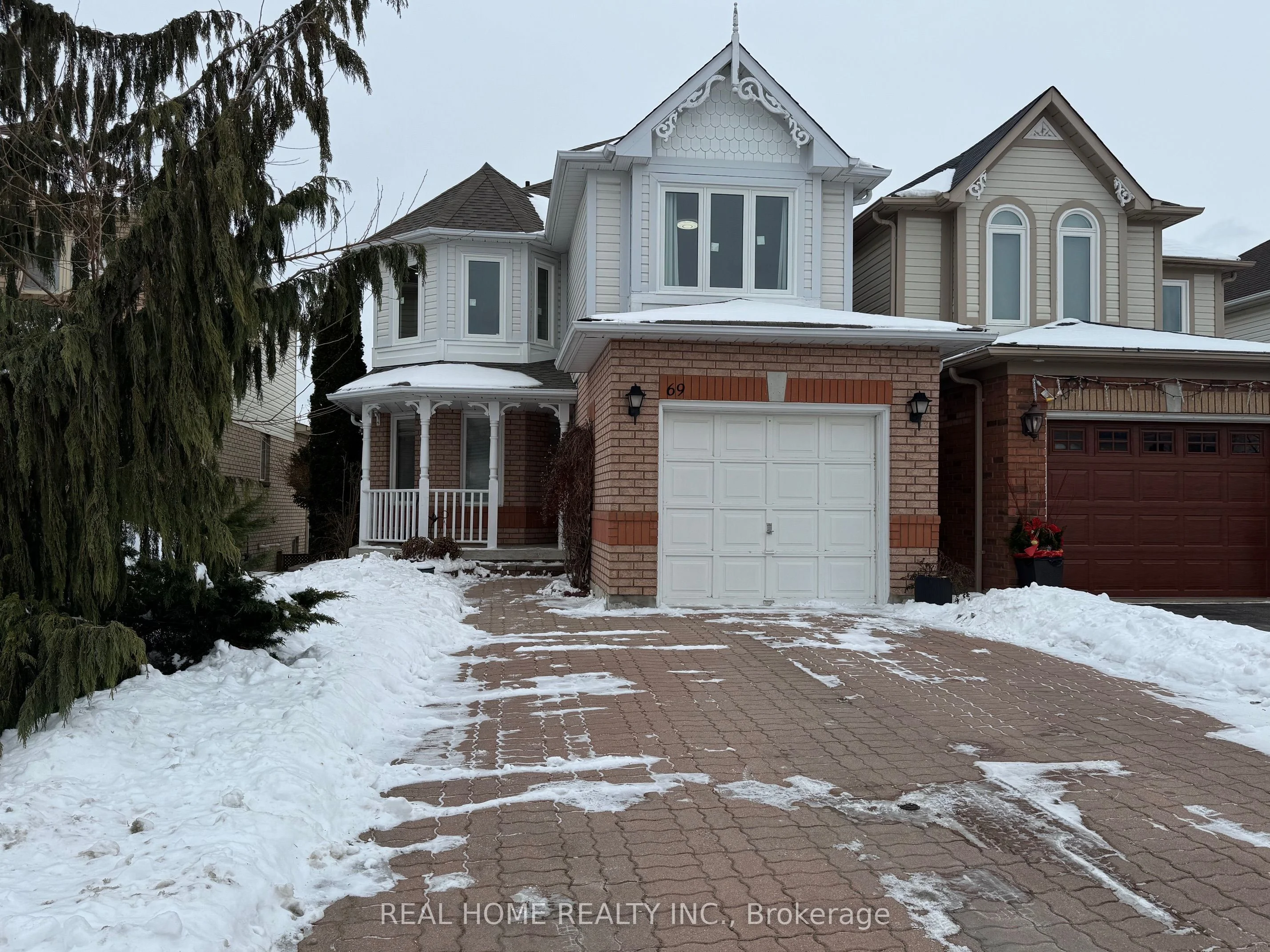 Detached in Whitby