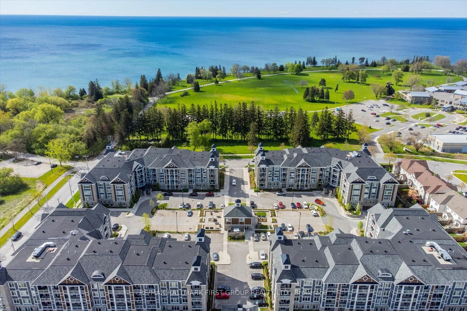 Condo Apartment in Whitby