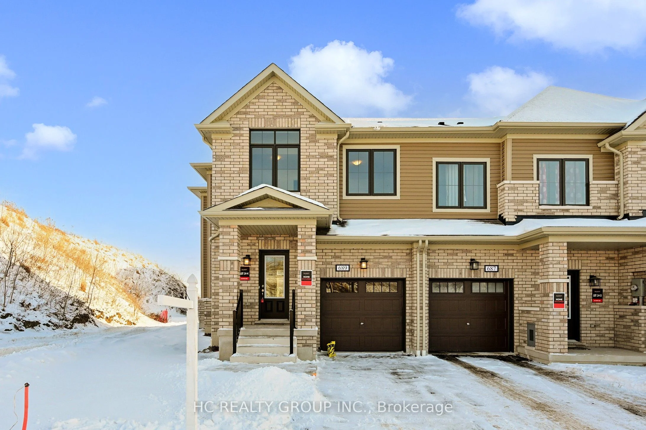 Att/Row/Townhouse in Oshawa