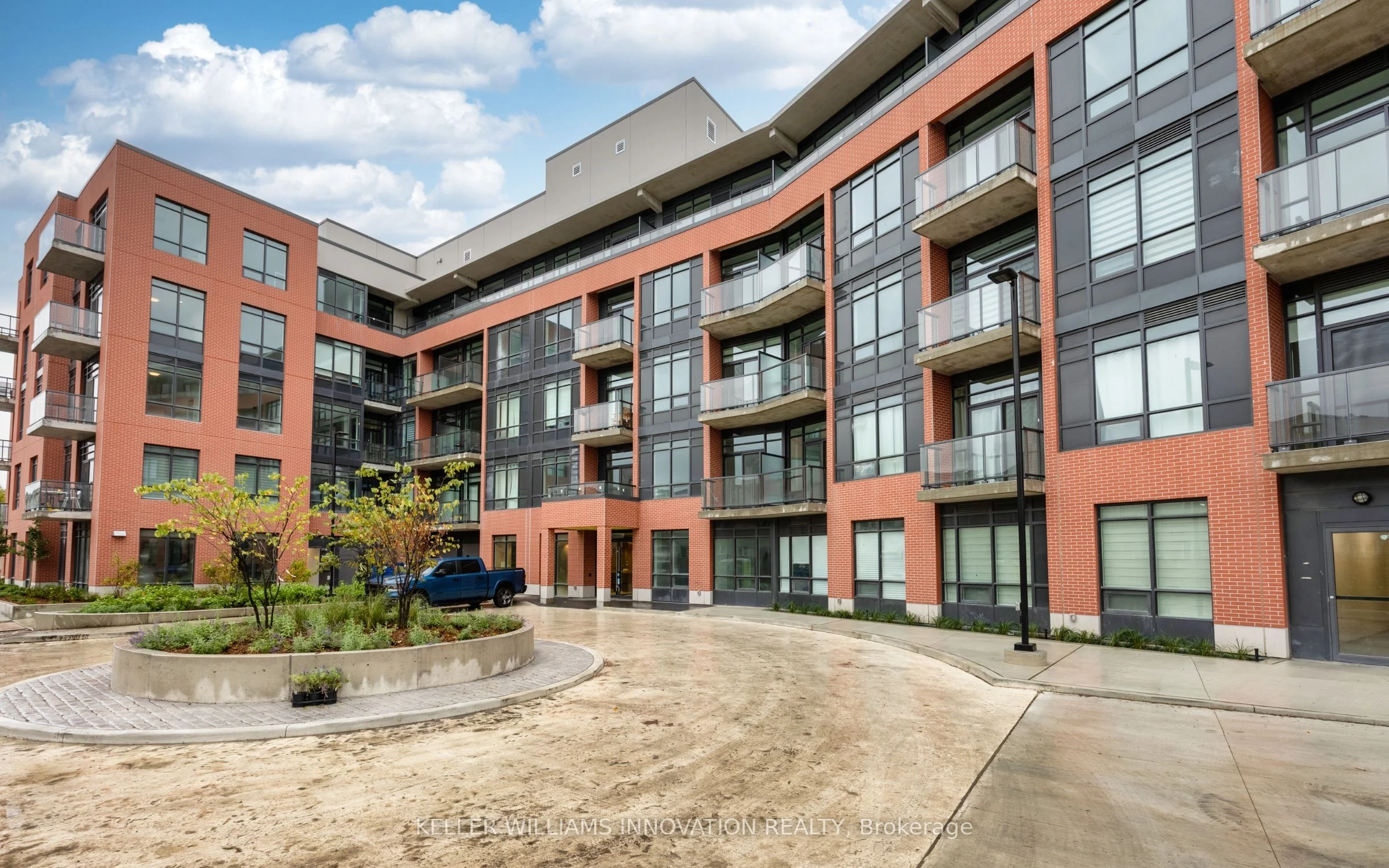 Condo Apartment in Whitby