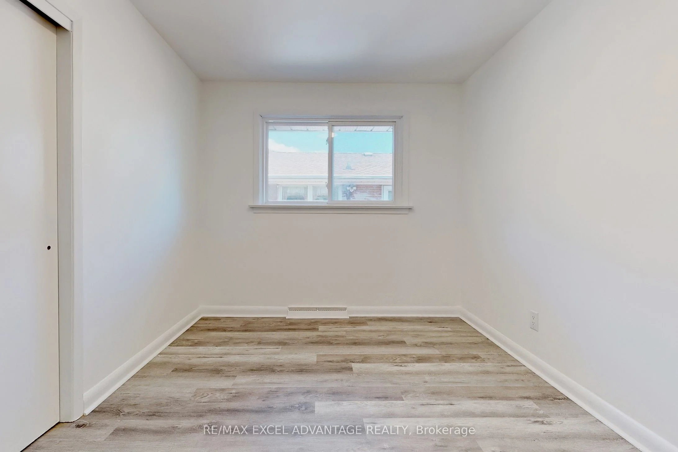392 Humewood Avenue Main, Oshawa, ON L1G 2T5