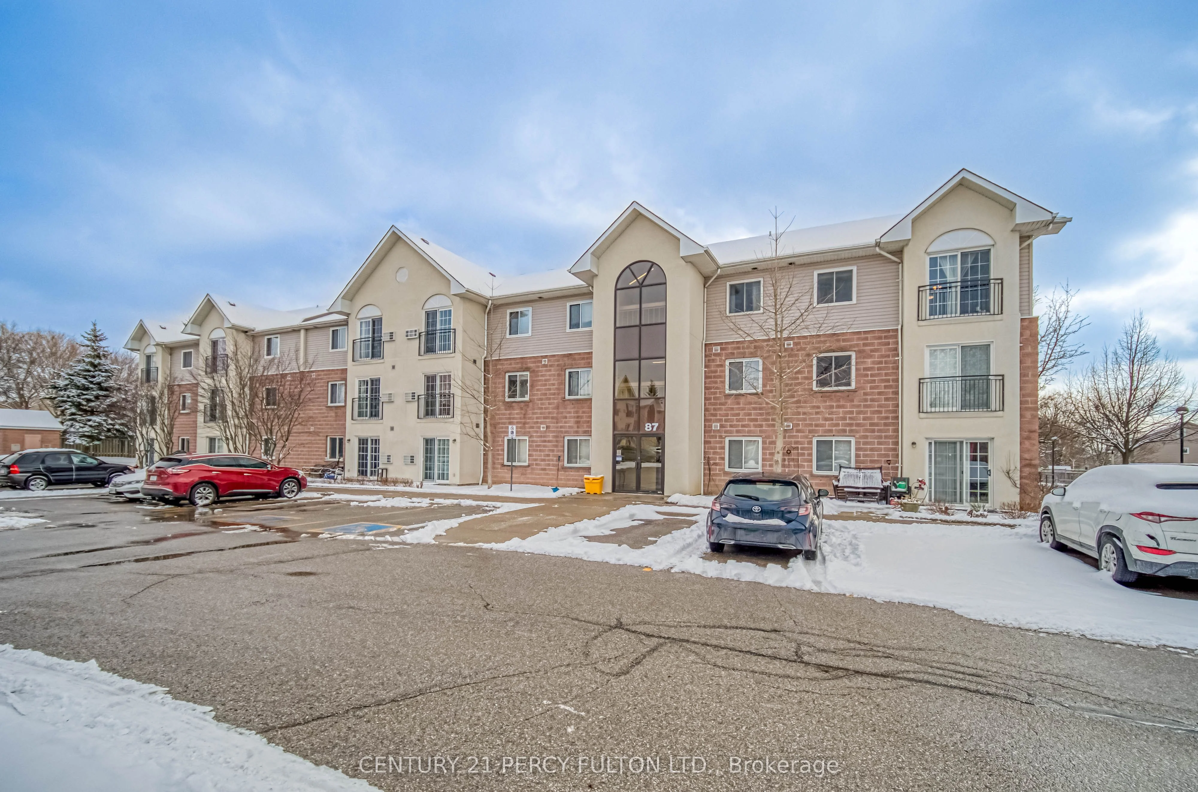 87 Aspen Springs Drive 301, Clarington, On L1c 5j8