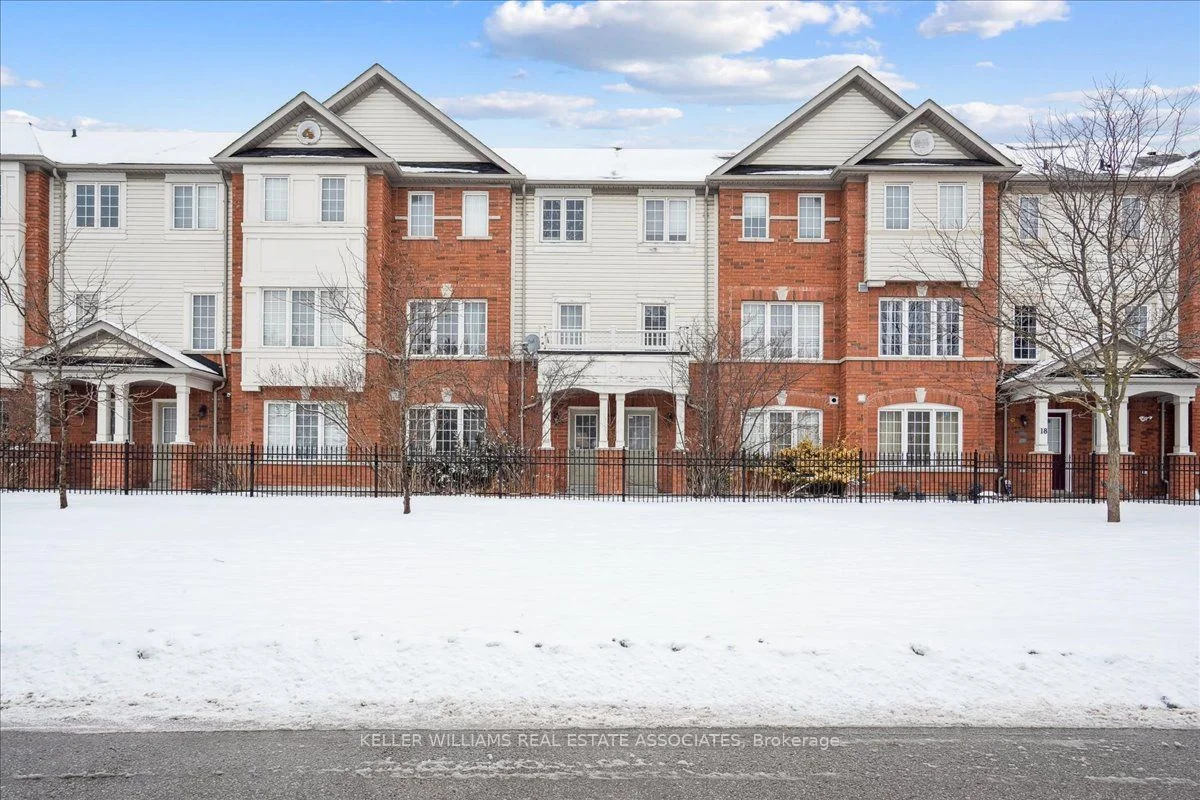 Condo Townhouse in Pickering