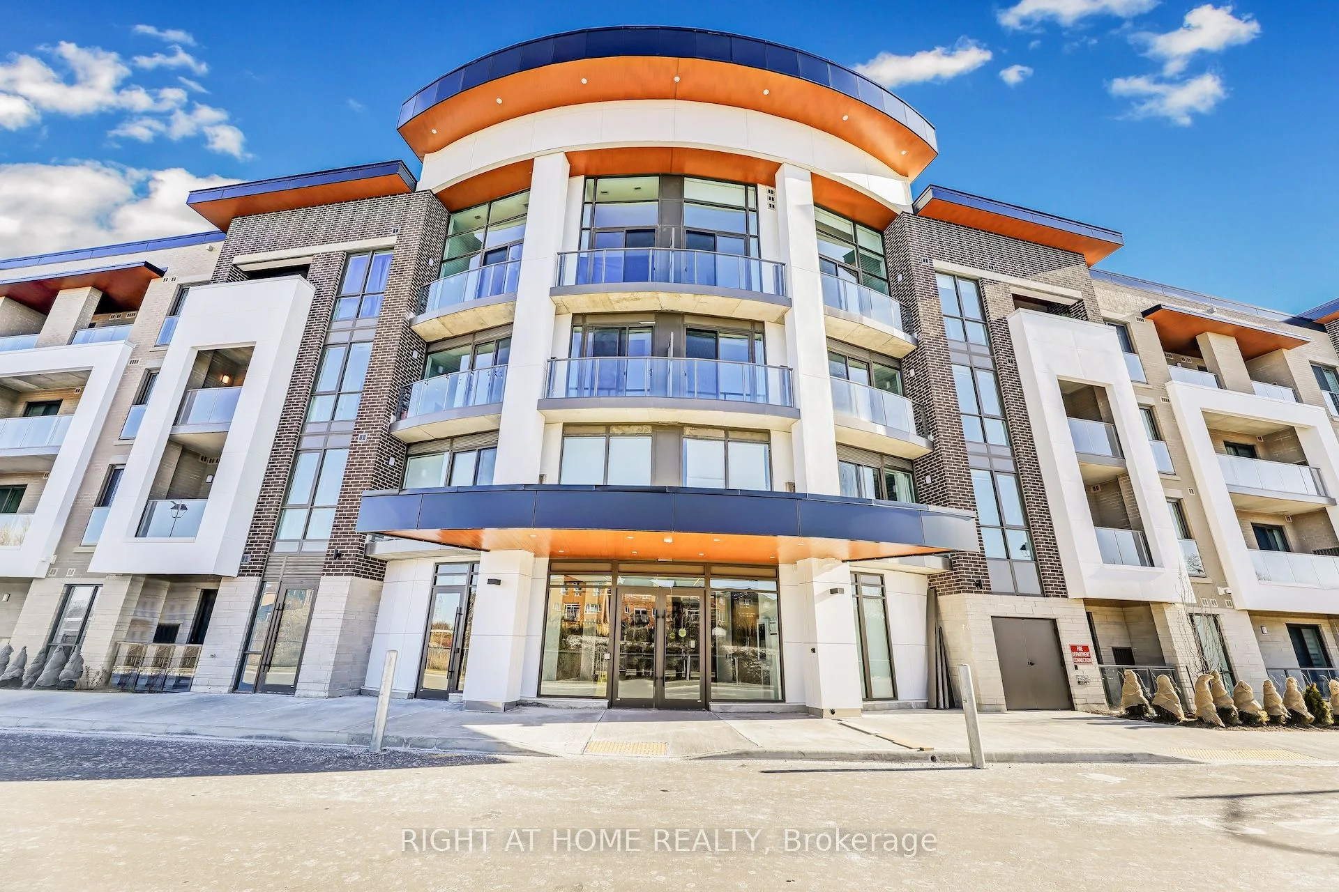 Condo Apartment in Oshawa