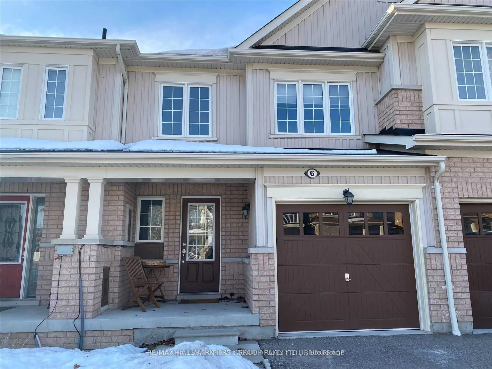 Att/Row/Townhouse in Whitby