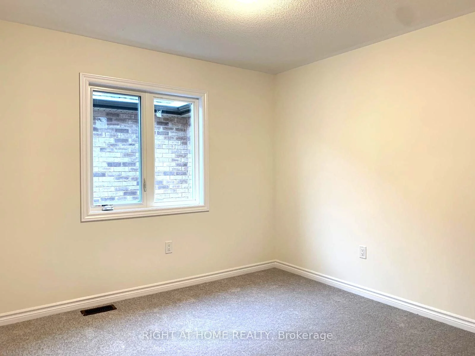 204 Doug Finney Street, Oshawa, ON L1K 3G3