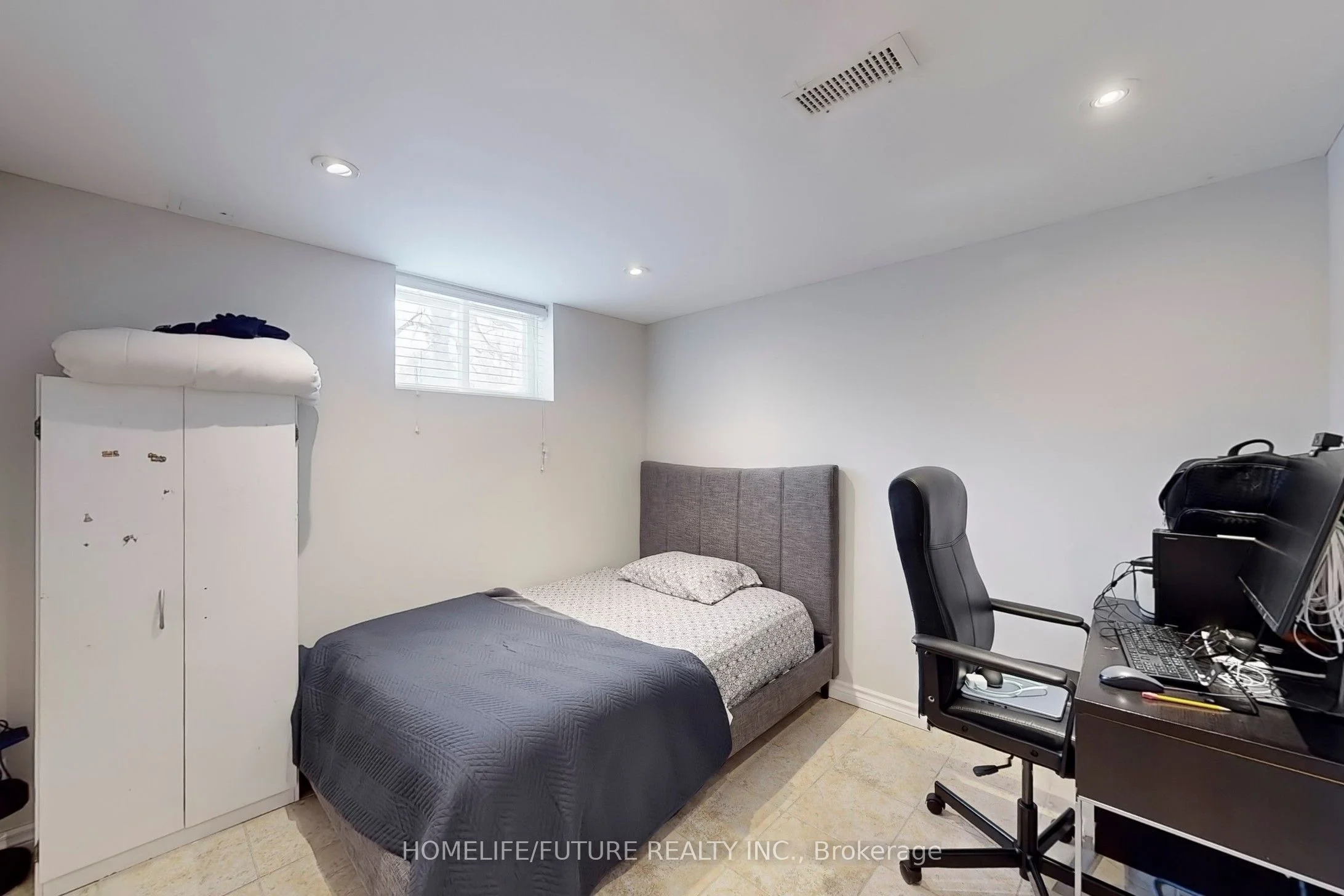 301 Mary Street W Main, Whitby, ON L1N 2R7