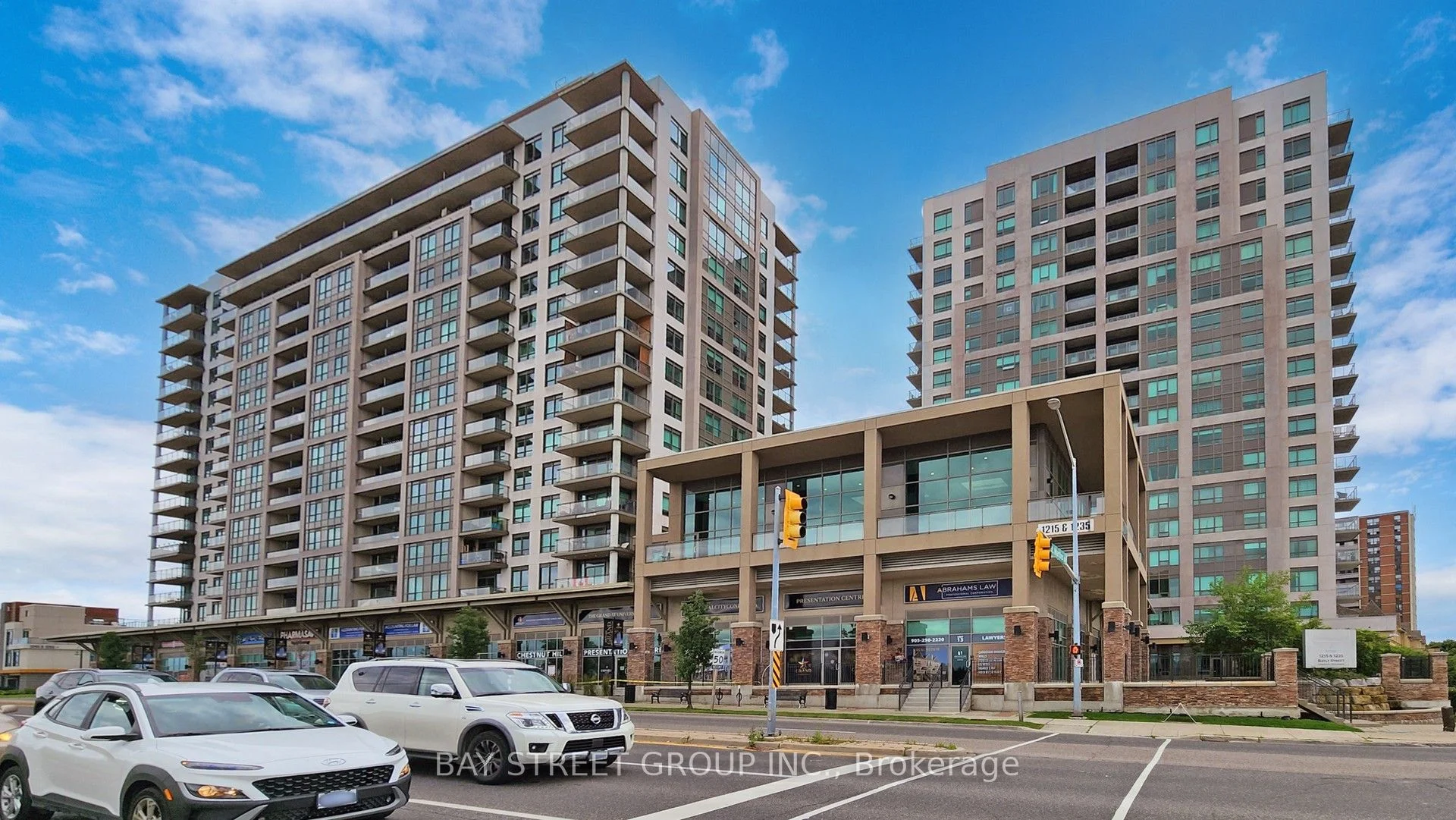 Condo Apartment in Pickering