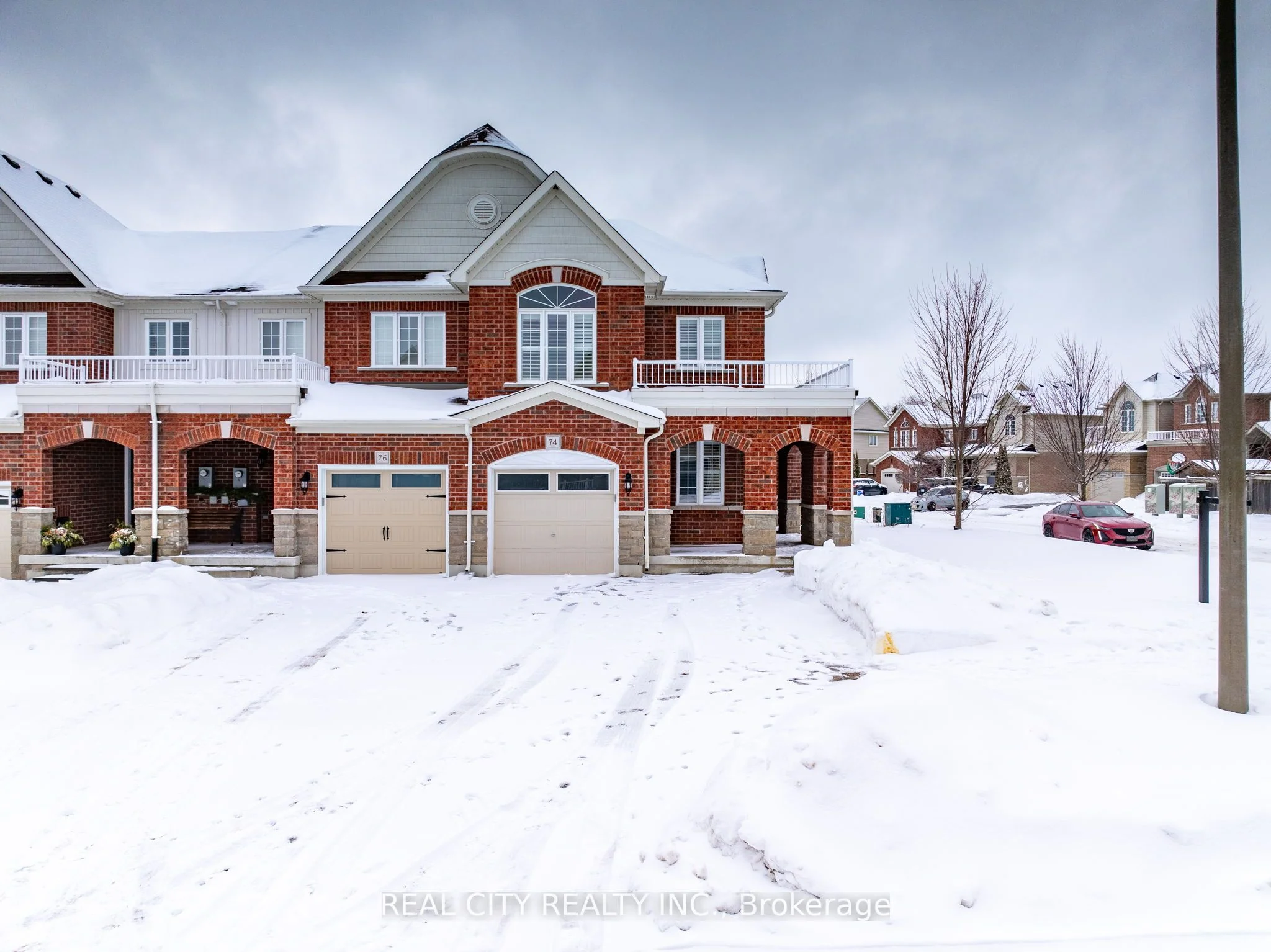 Att/Row/Townhouse in Clarington