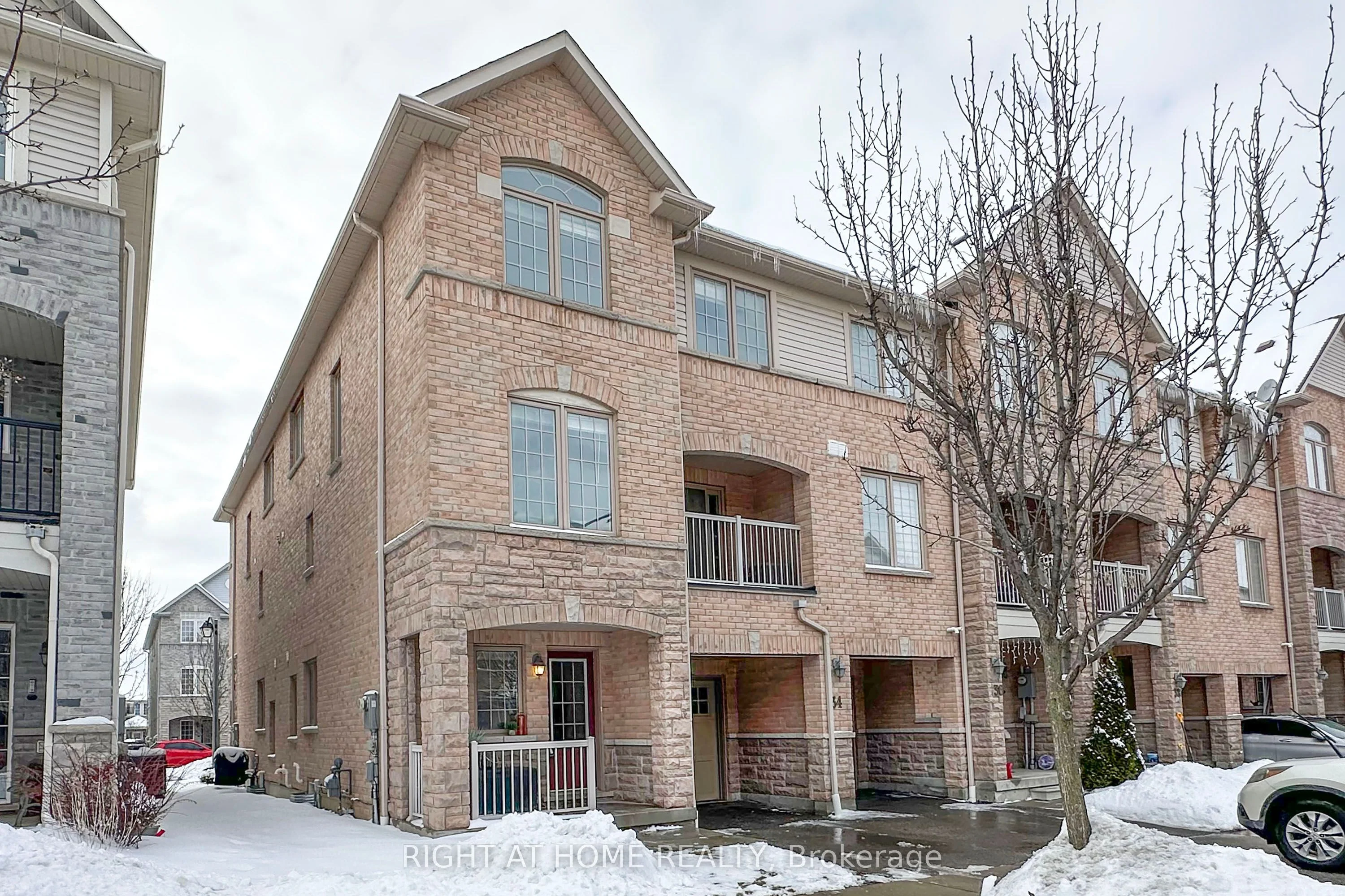 Att/Row/Townhouse in Ajax