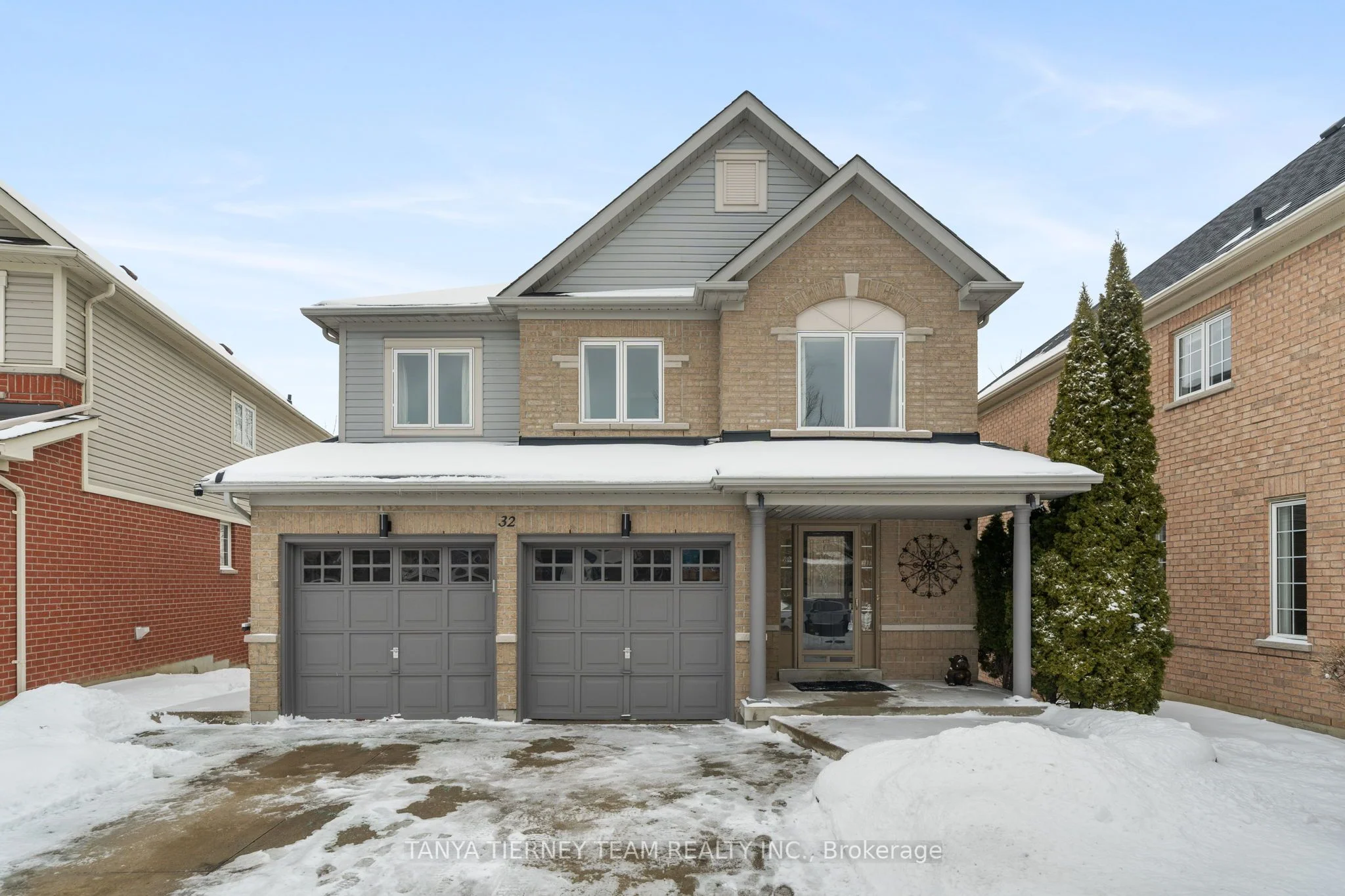 Detached in Whitby