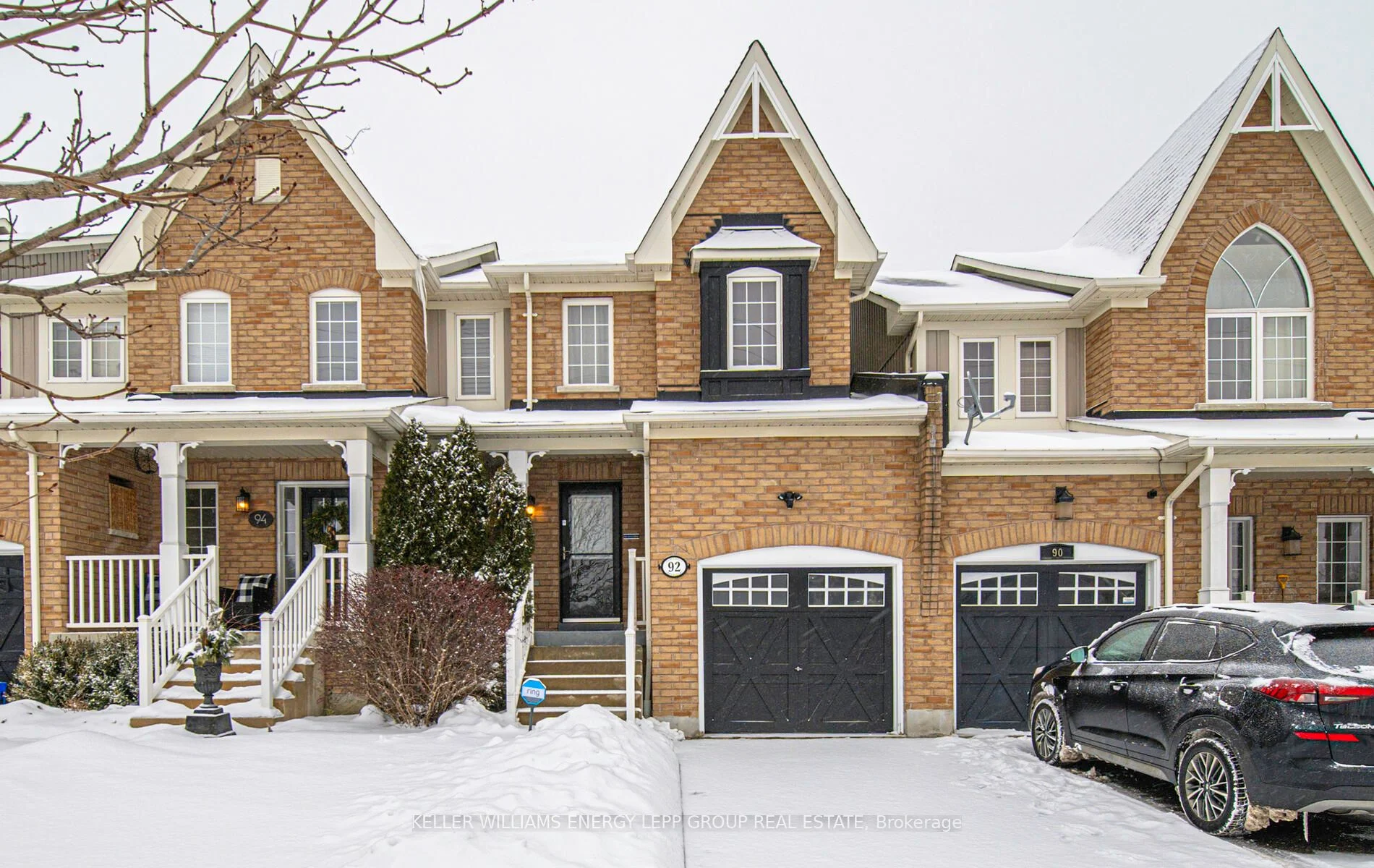 Att/Row/Townhouse in Whitby