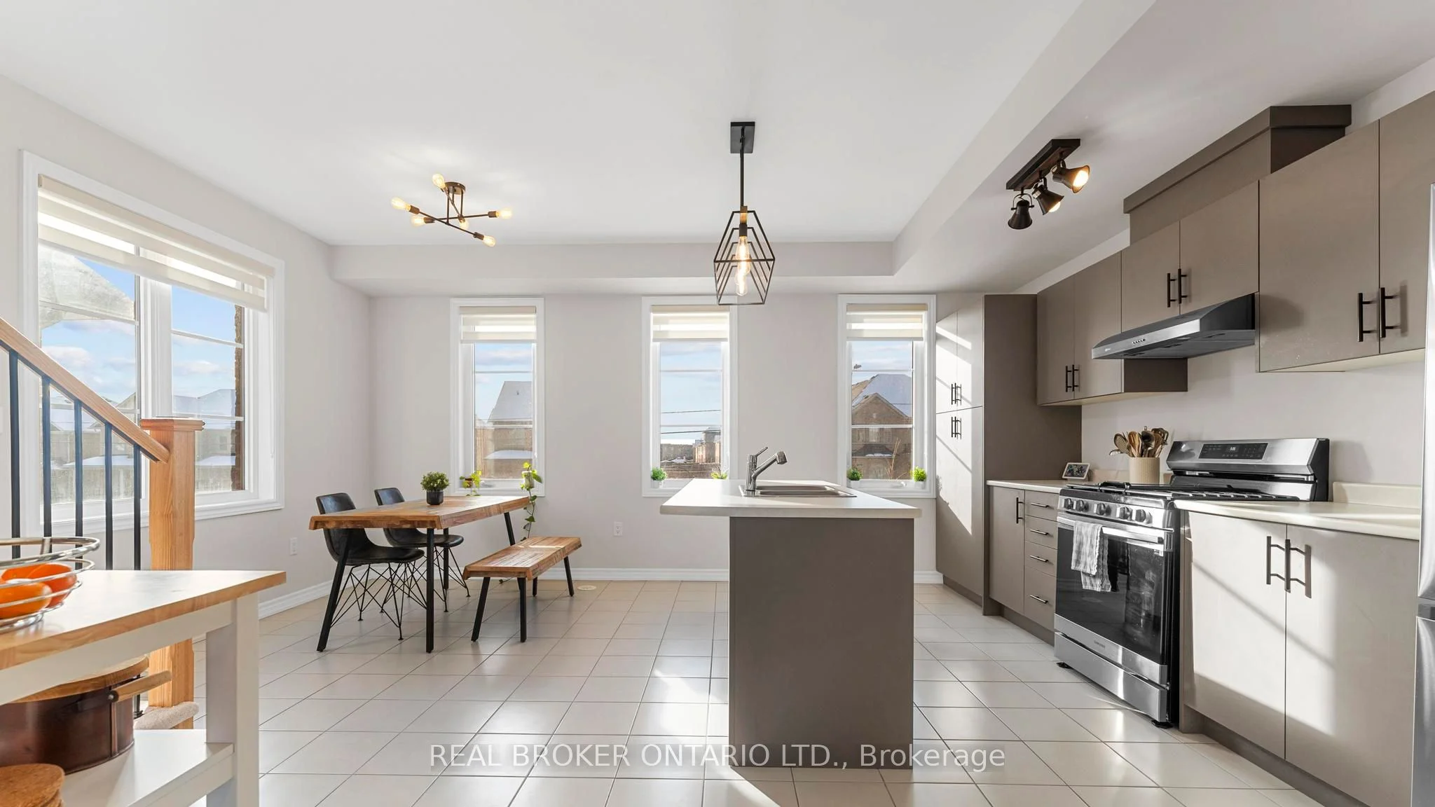 Att/Row/Townhouse in Clarington