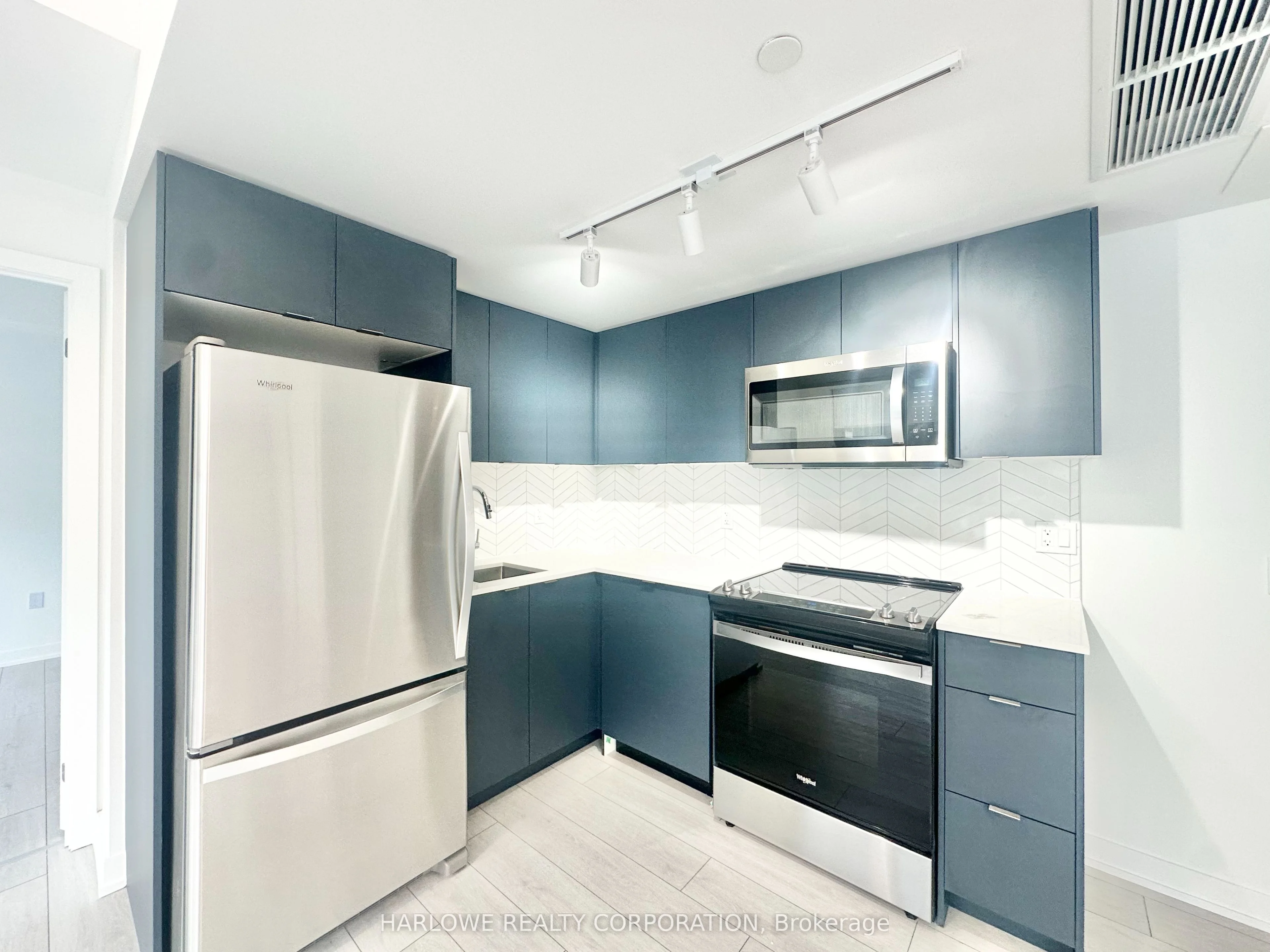 1612 Charles Street Ph424 C, Whitby, On L1n 0p3