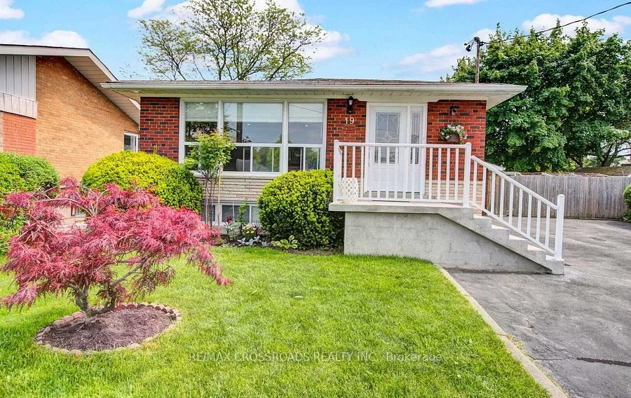 19 Dempster Street, Toronto E05, On M1t 2t3