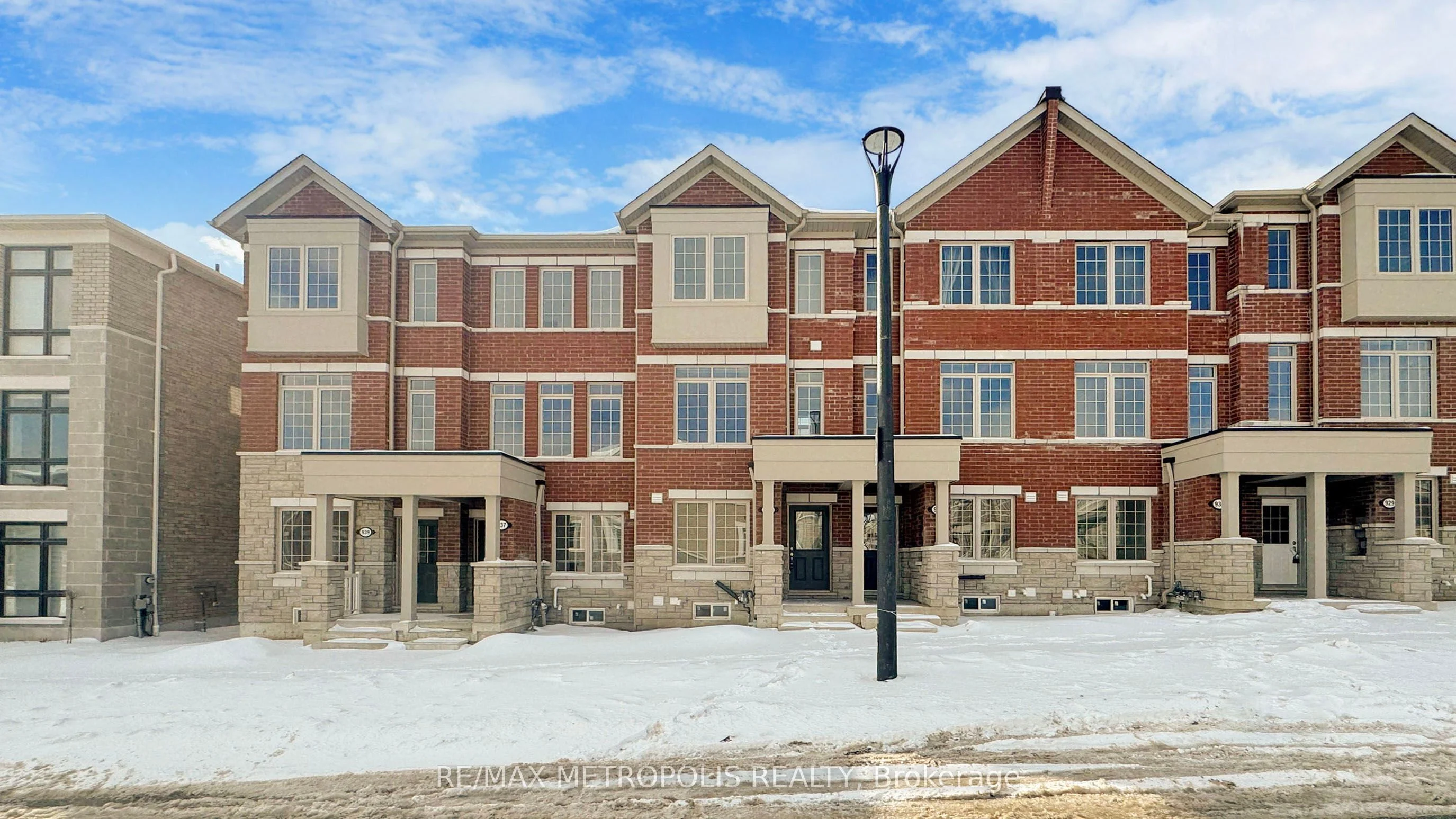 Att/Row/Townhouse in Pickering