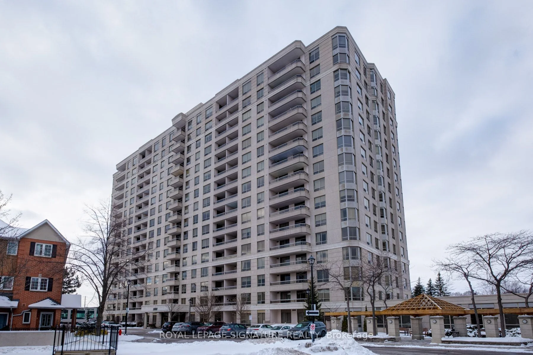 Condo Apartment in Pickering