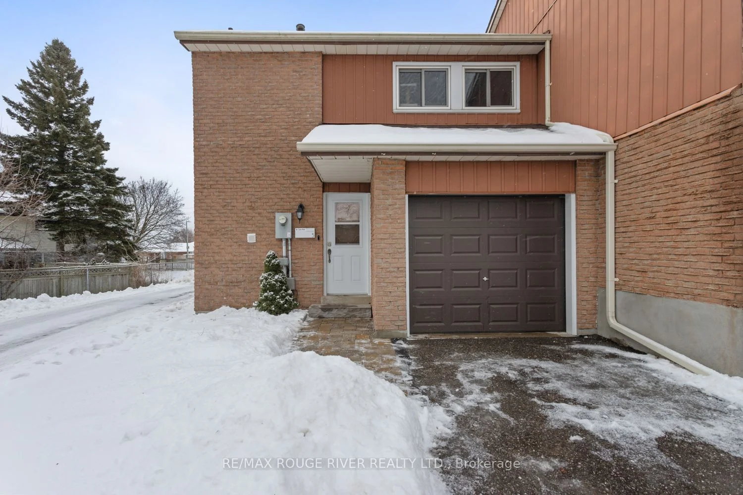 Condo Townhouse in Clarington