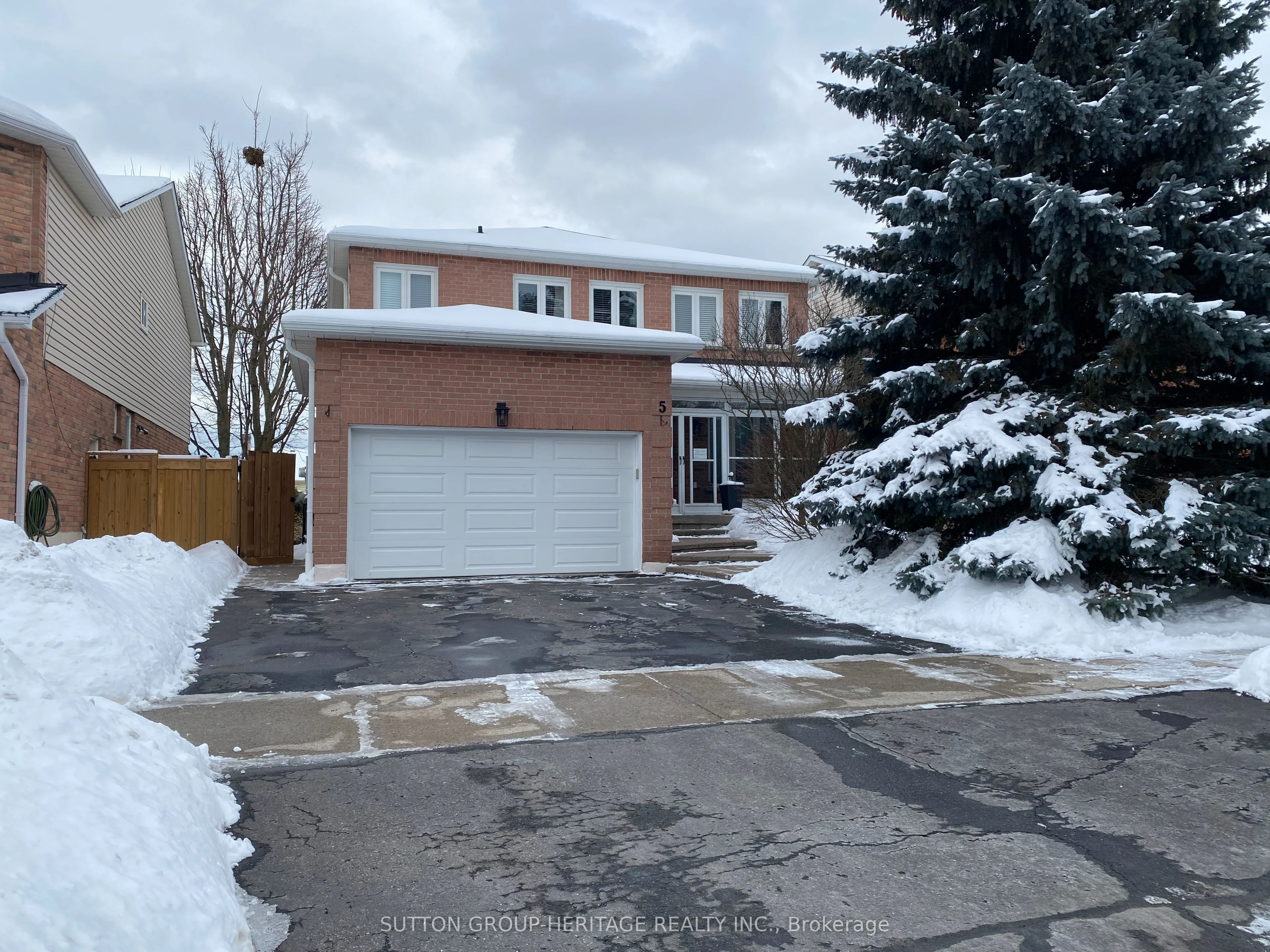 Detached in Whitby