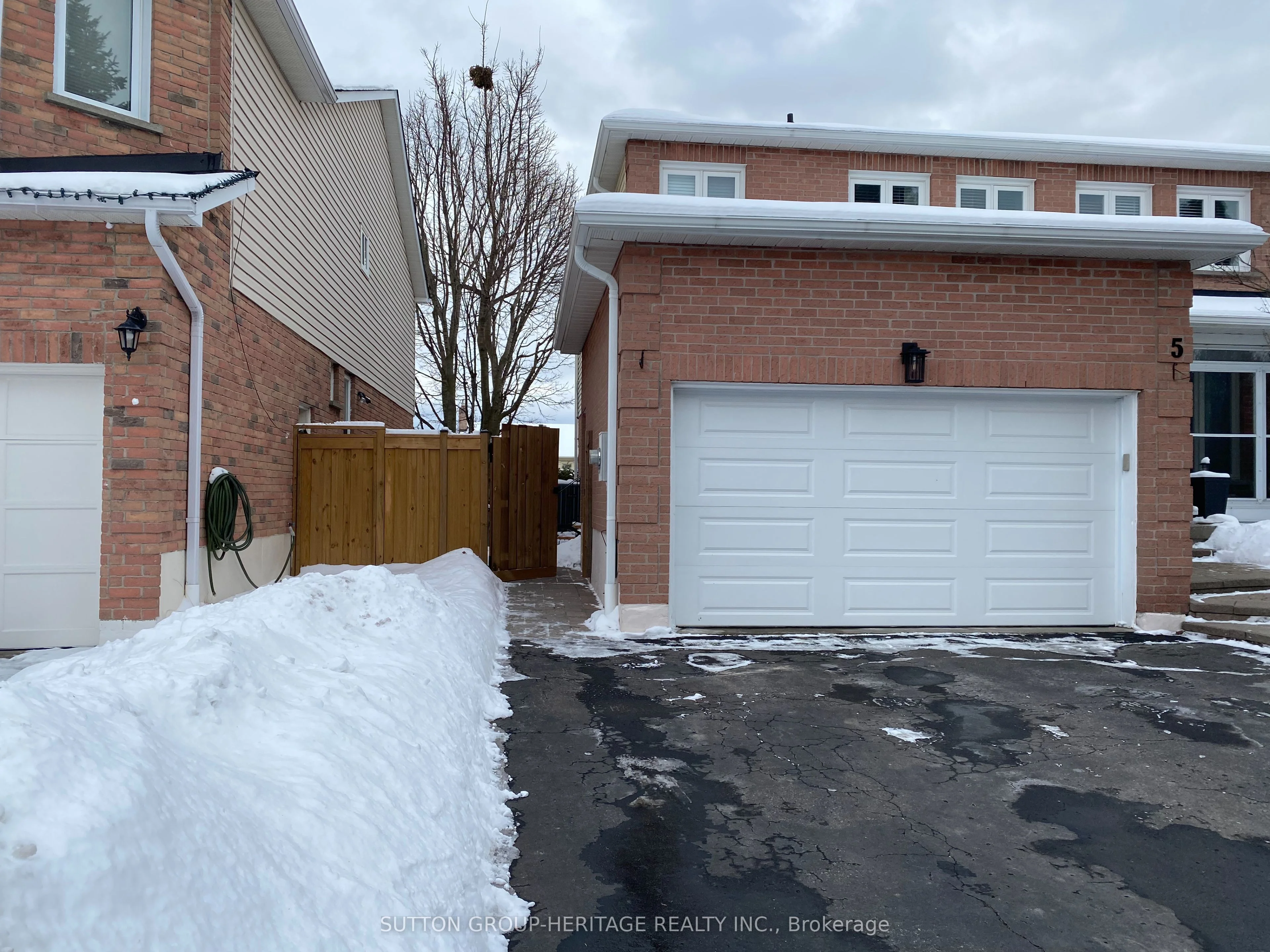 5 Ennisclare Place Basement, Whitby, ON L1R 1P7