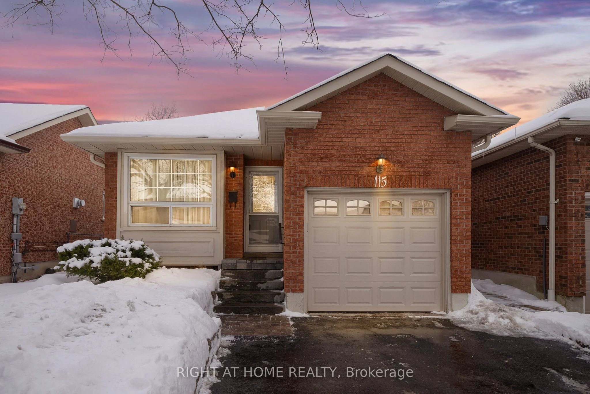 Detached in Whitby