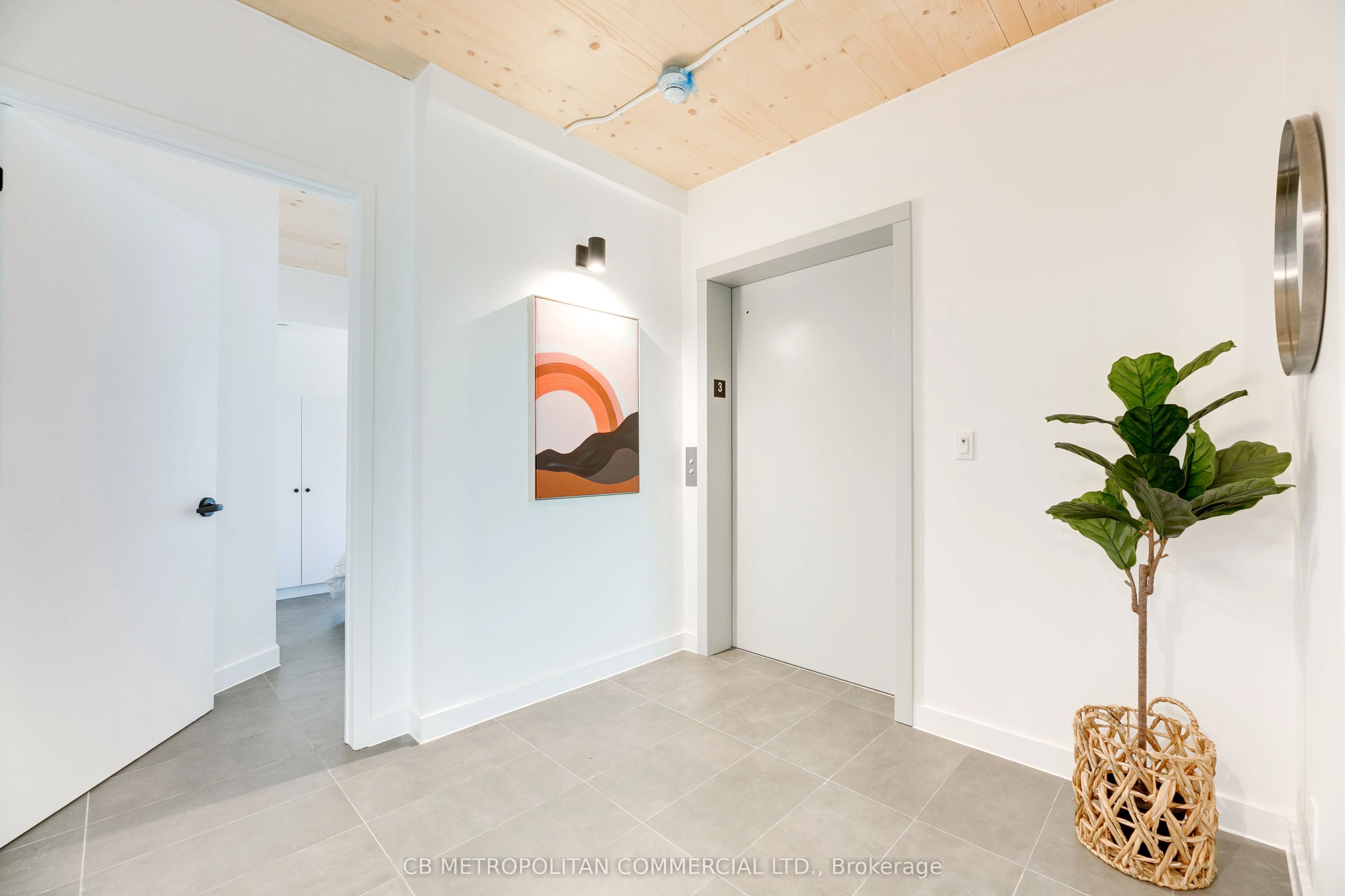1598 E Queen Street E 601, Toronto E01, On M4l 1e5