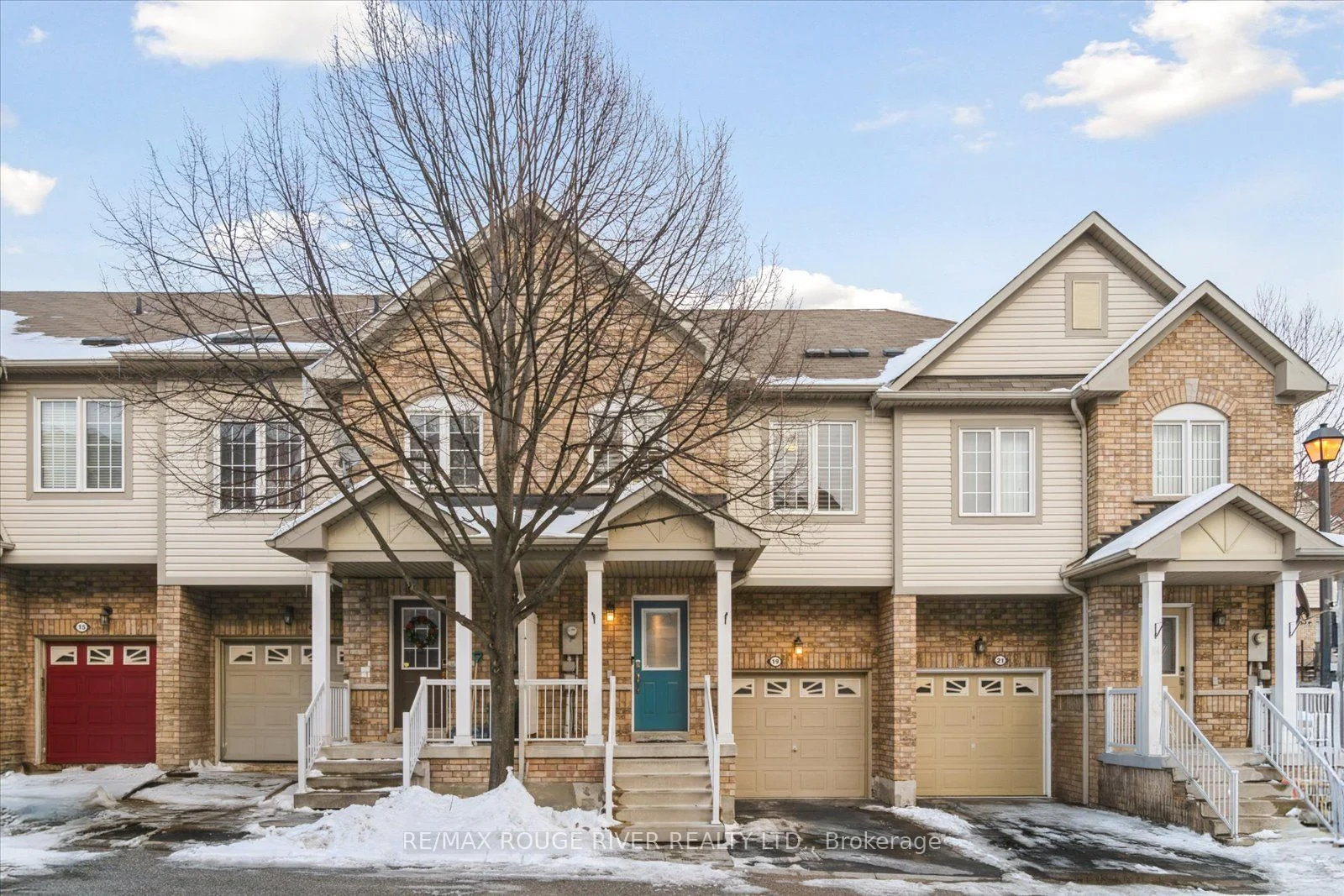 Att/Row/Townhouse in Ajax