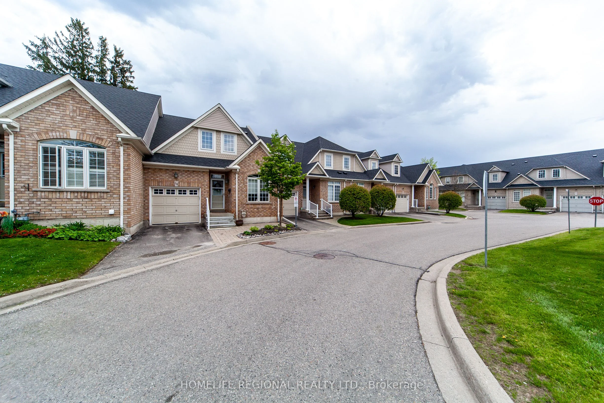 Condo Townhouse in Oshawa