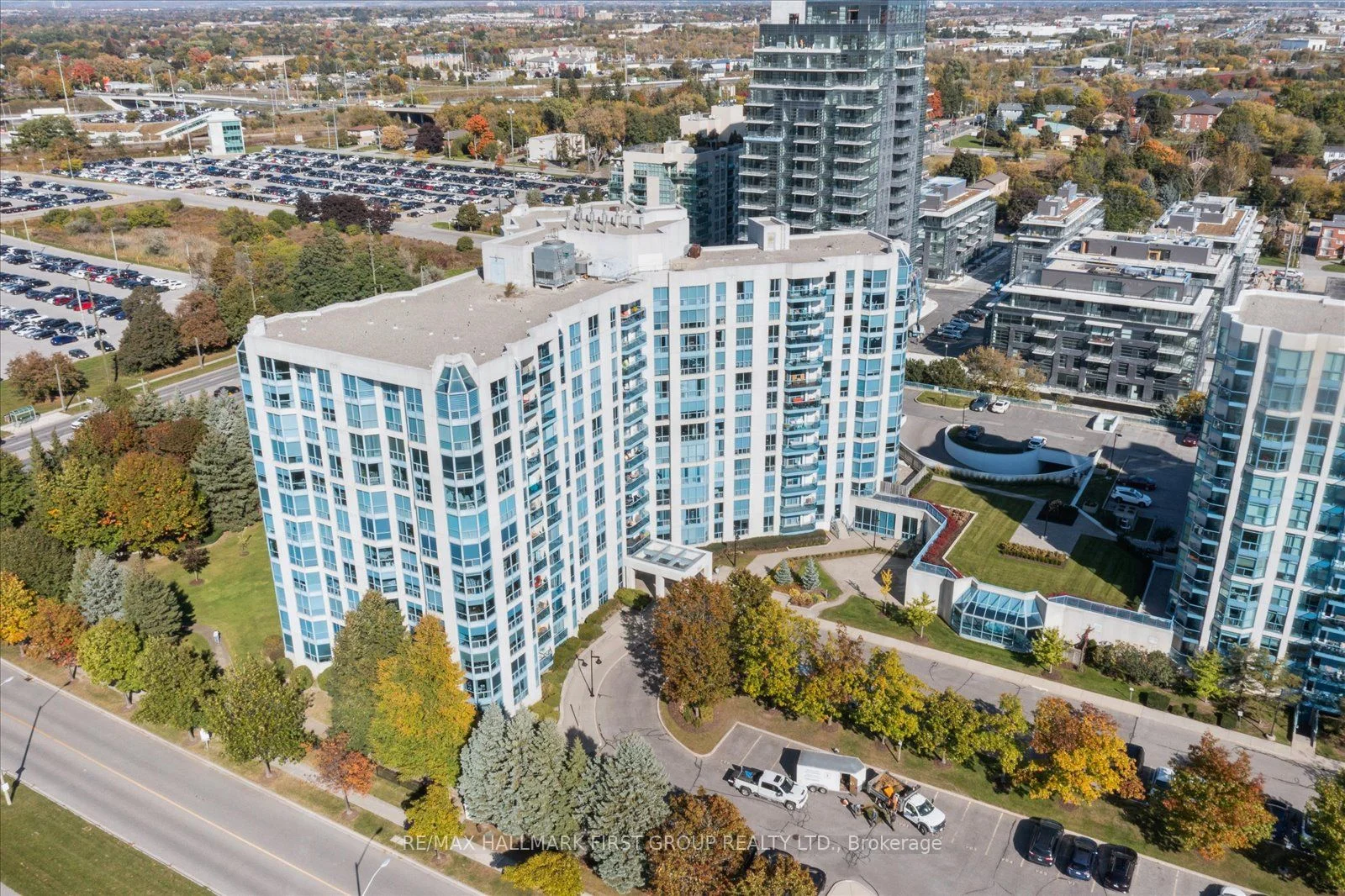 Condo Apartment in Whitby