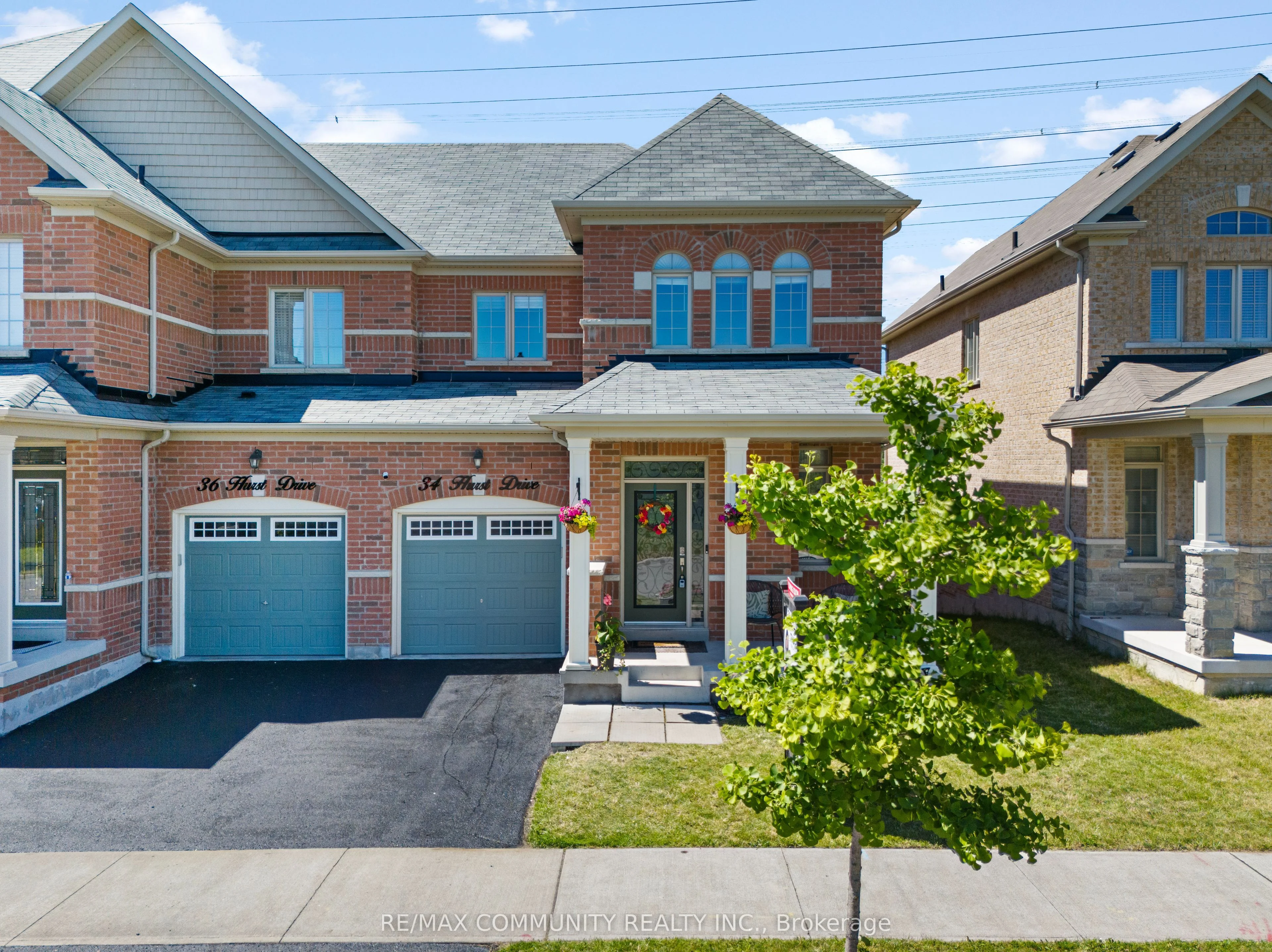 Att/Row/Townhouse in Ajax