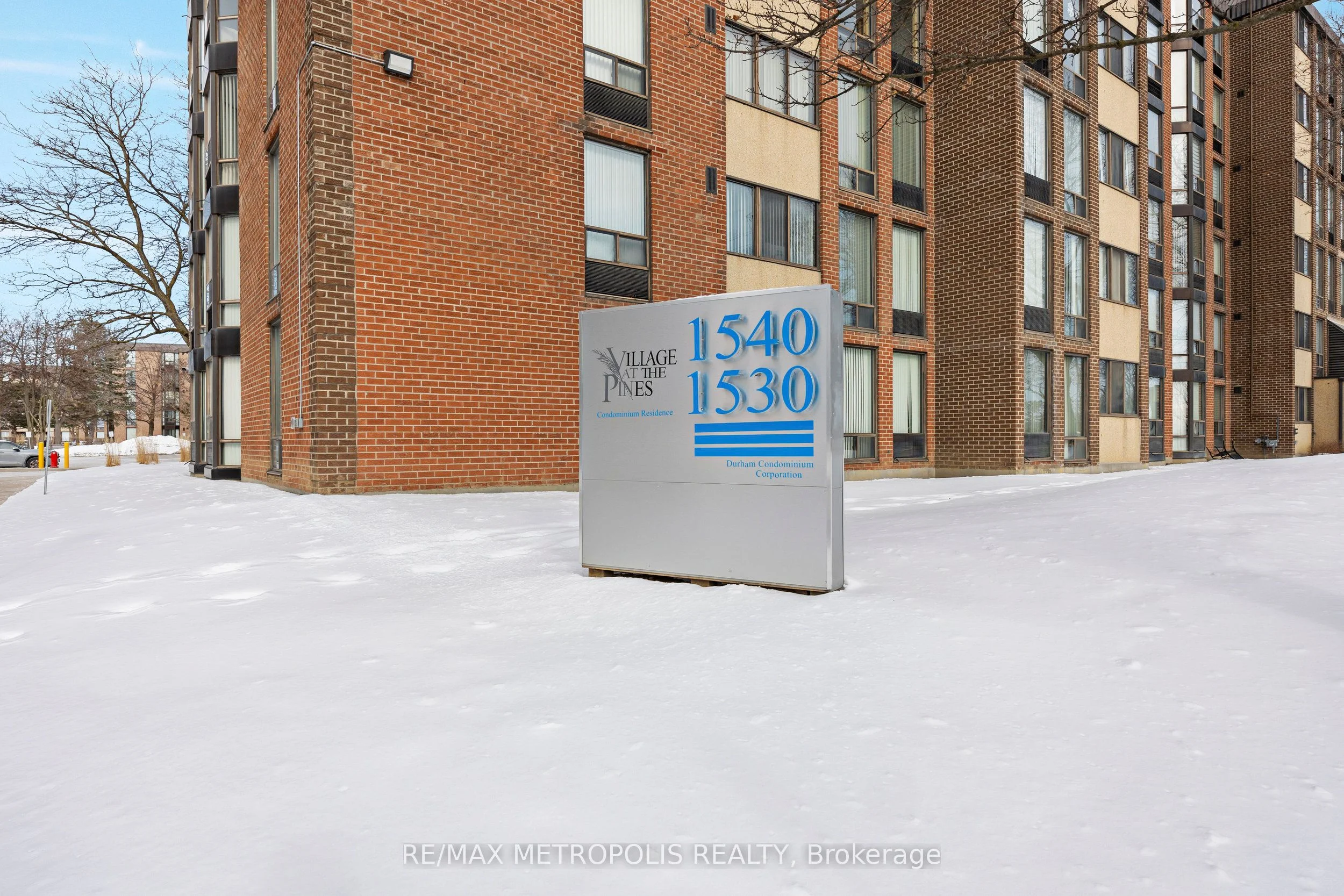 Condo Apartment in Pickering