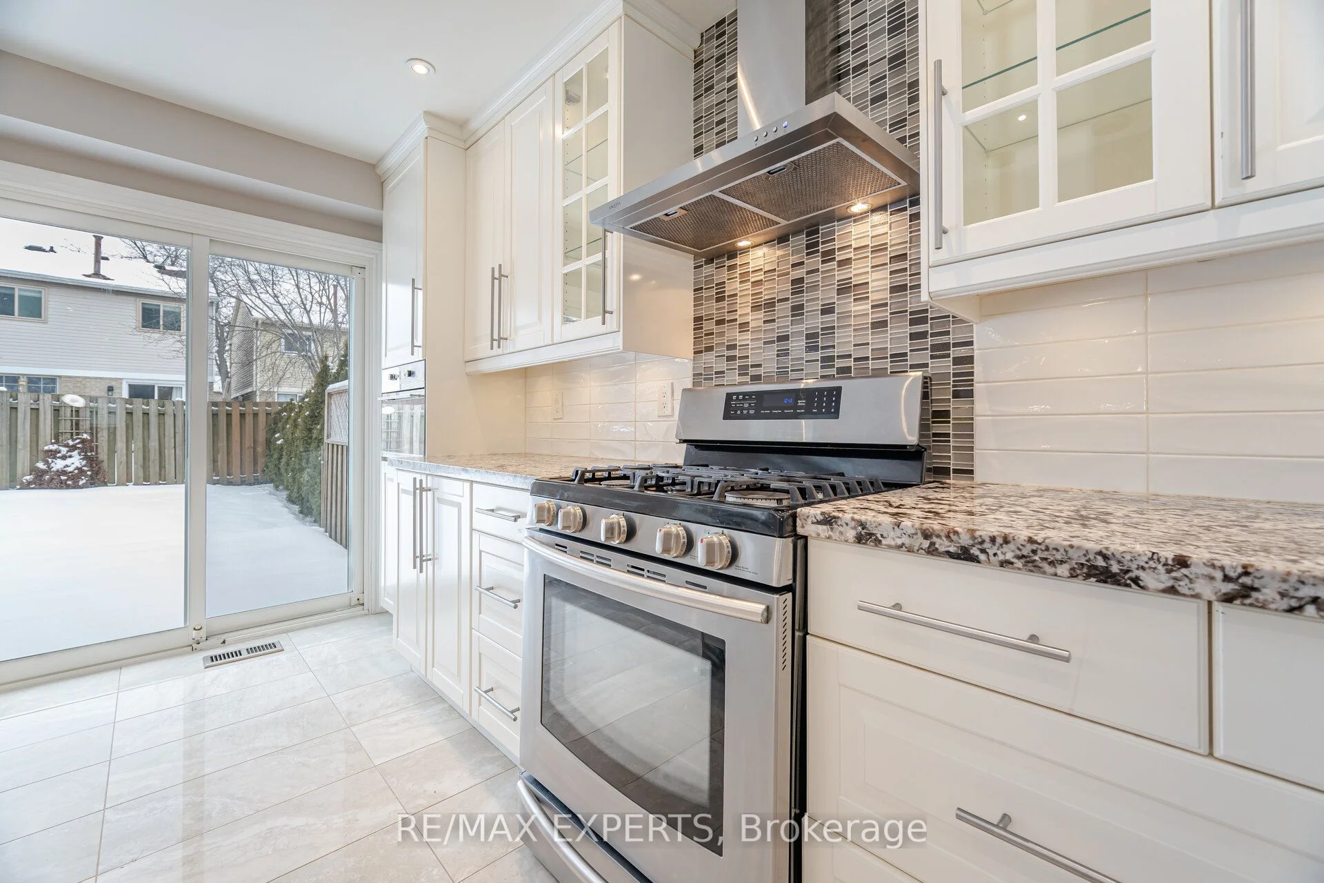 Detached in Whitby