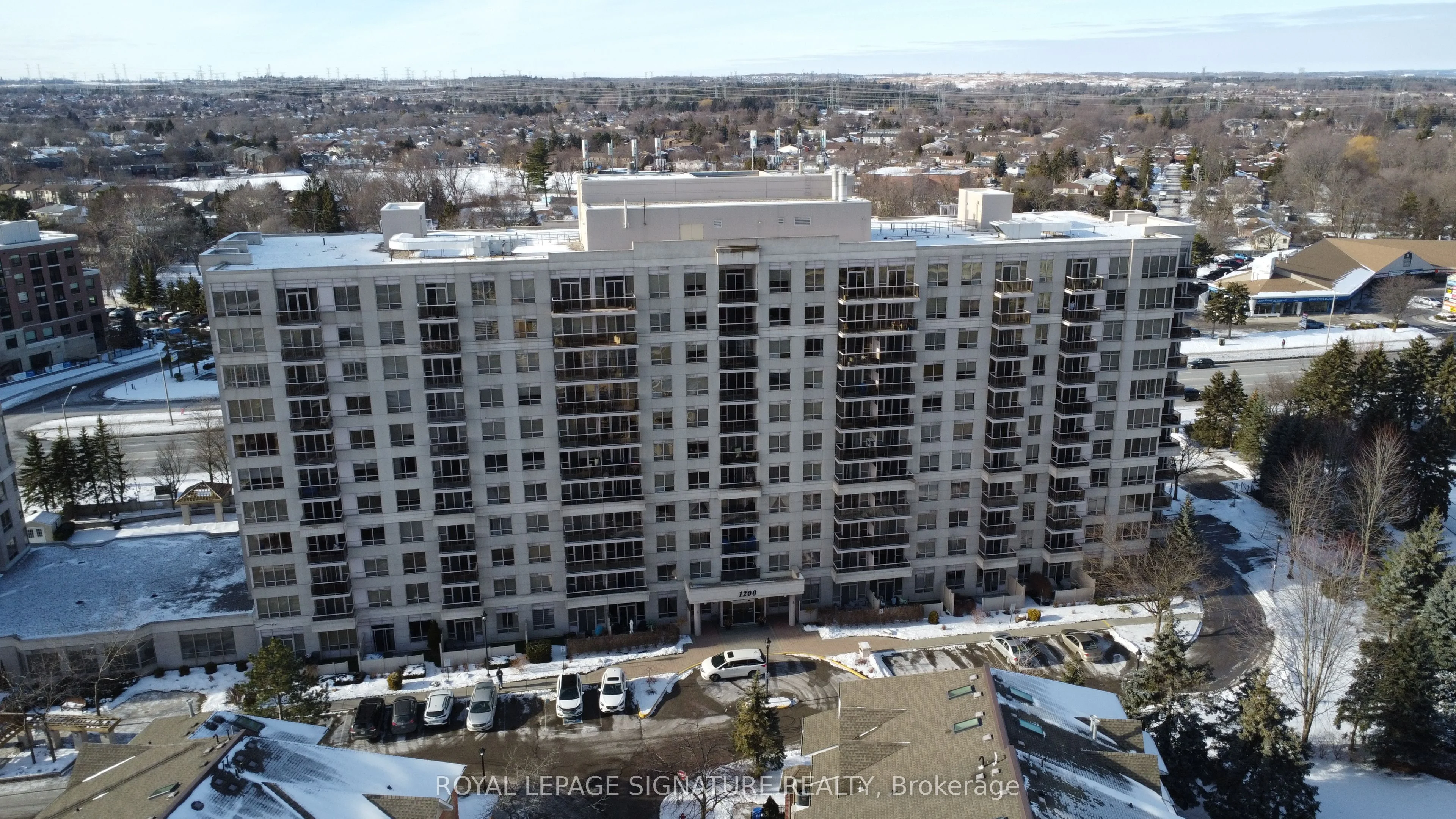 Condo Apartment in Pickering