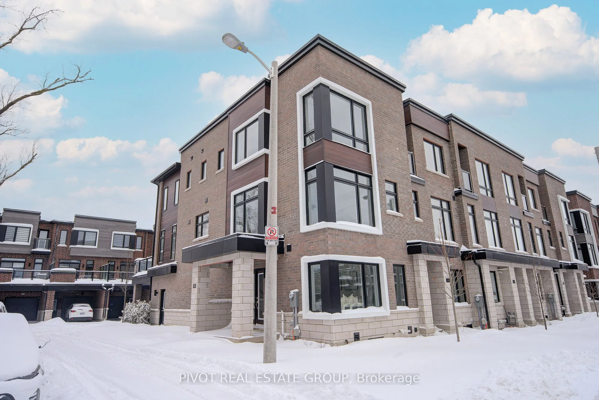 Att/Row/Townhouse in Toronto