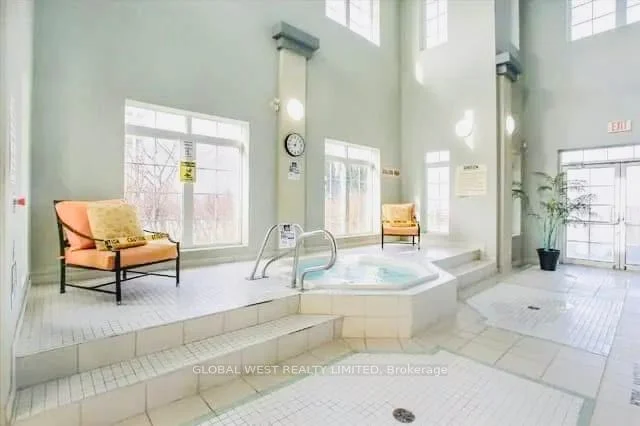 50 Lakebreeze Drive 209, Clarington, ON L1B 0V9