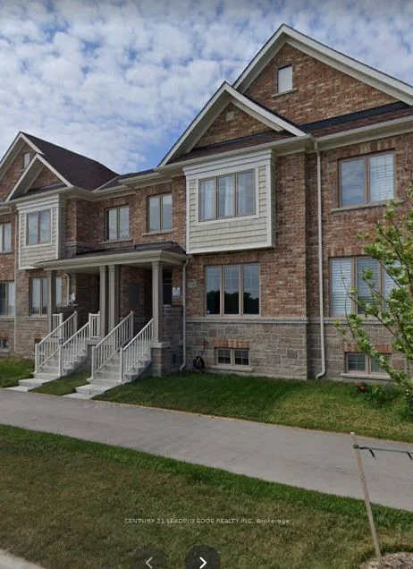 Att/Row/Townhouse in Whitby