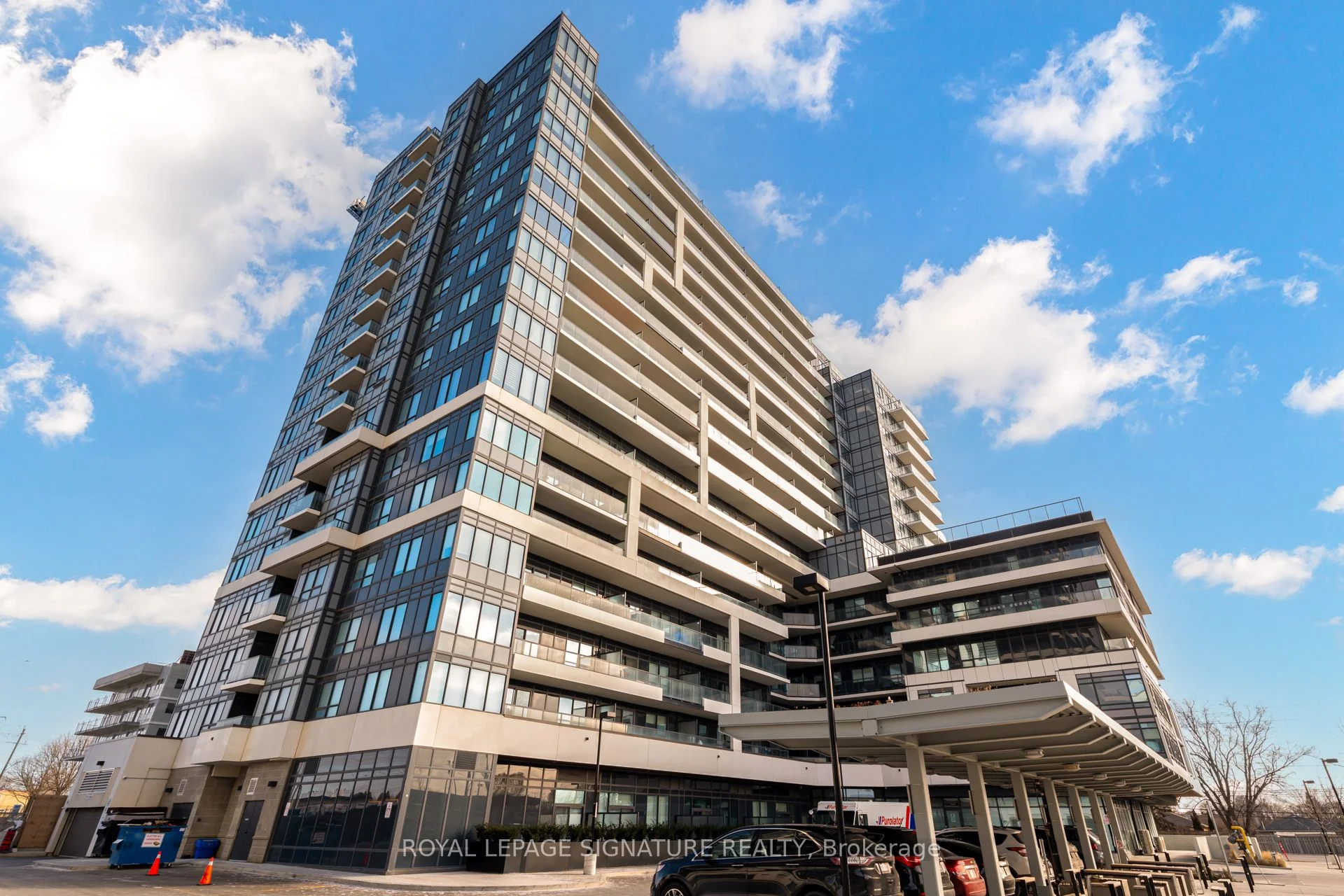 Condo Apartment in Pickering
