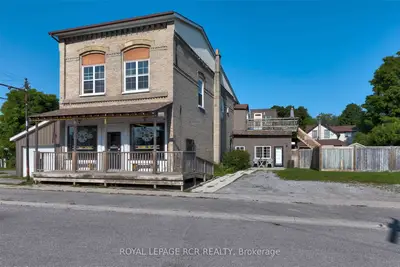 Triplex in Scugog