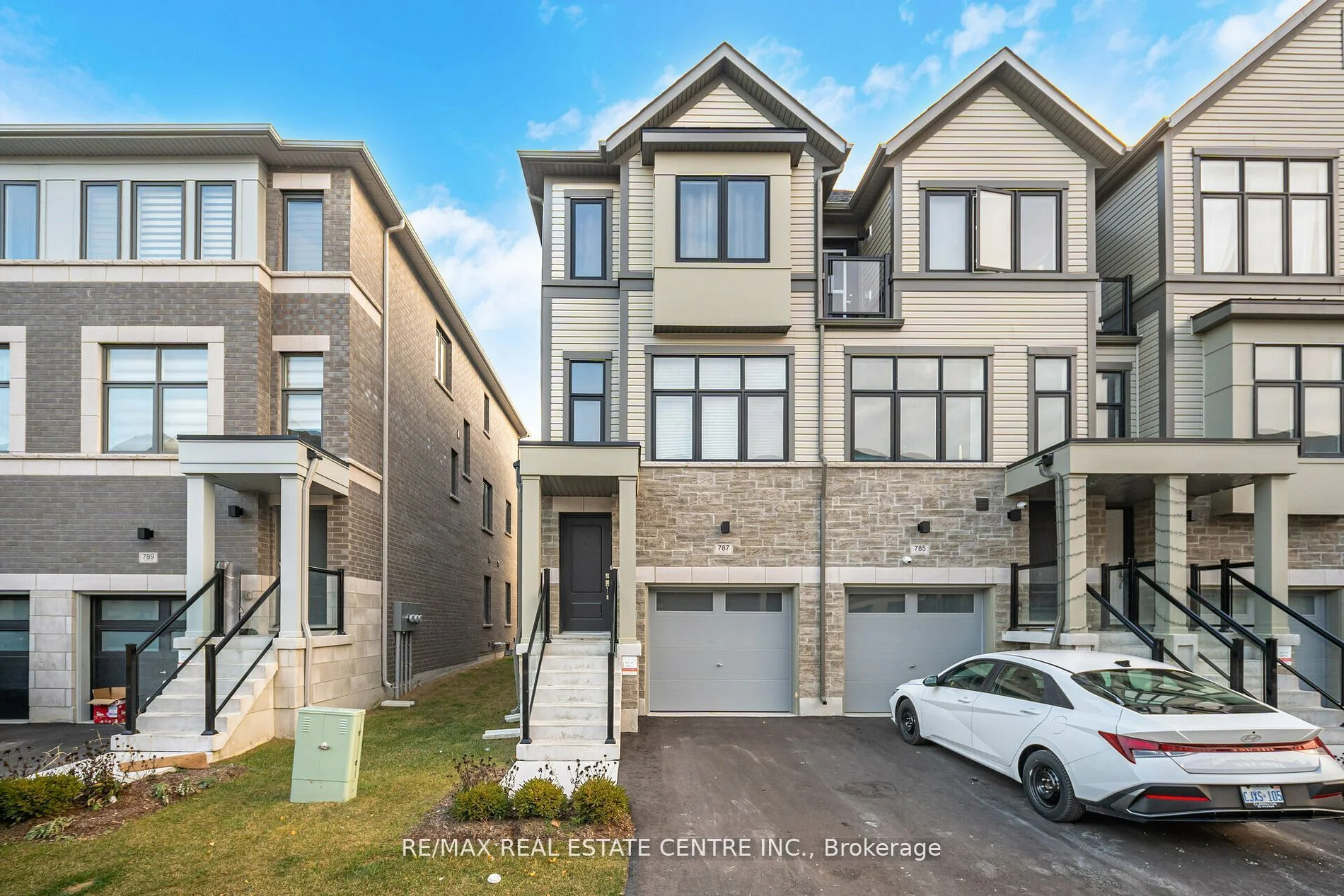 Att/Row/Townhouse in Oshawa
