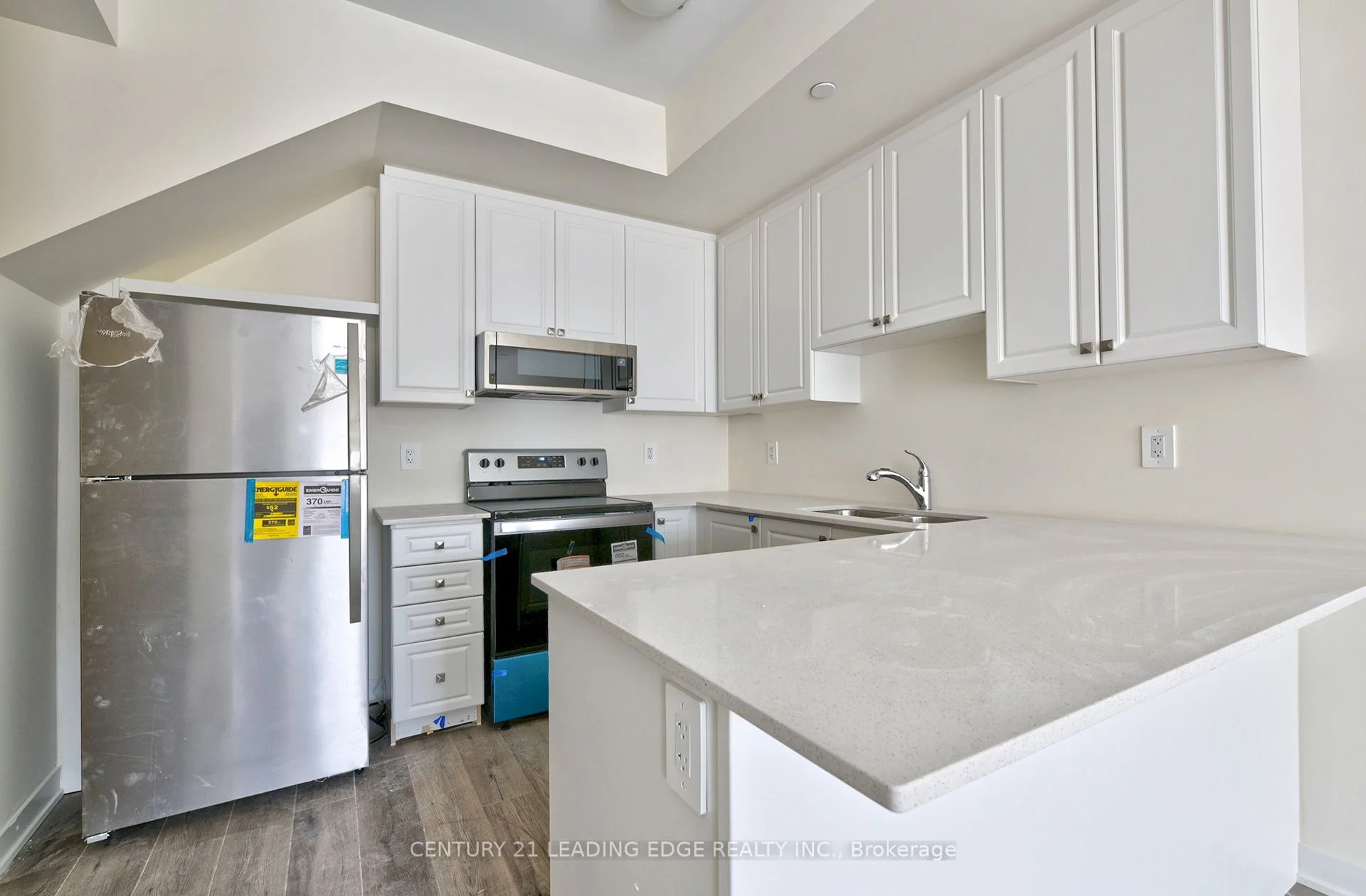 1695 Dersan Street 221, Pickering, ON L1X 0E3