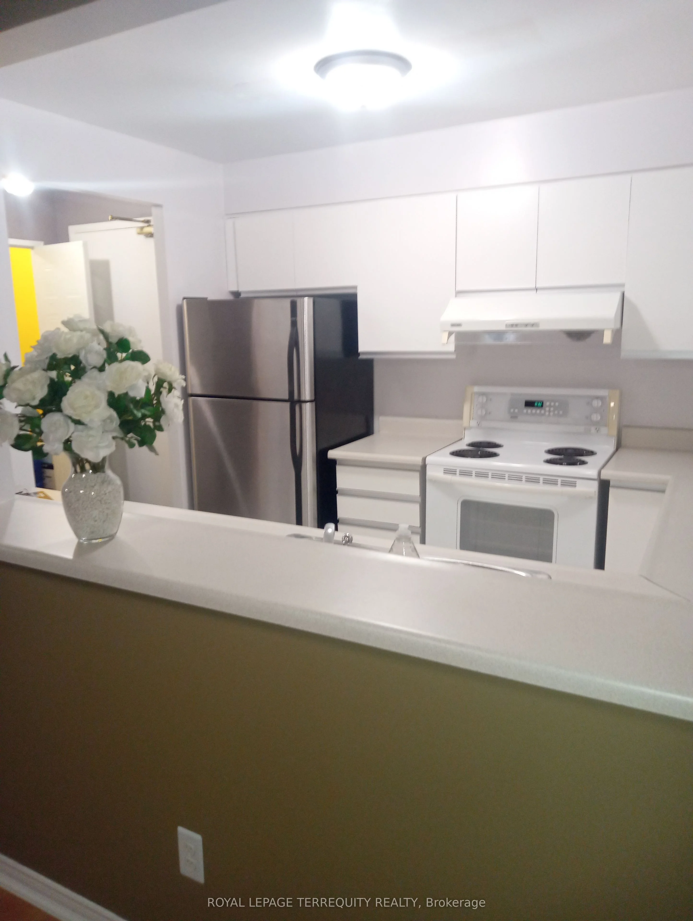 410 Mclevin Avenue 1407, Toronto E11, On M1b 5j5