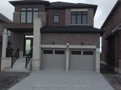 Detached in Whitby