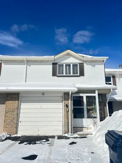 Att/Row/Townhouse in Toronto