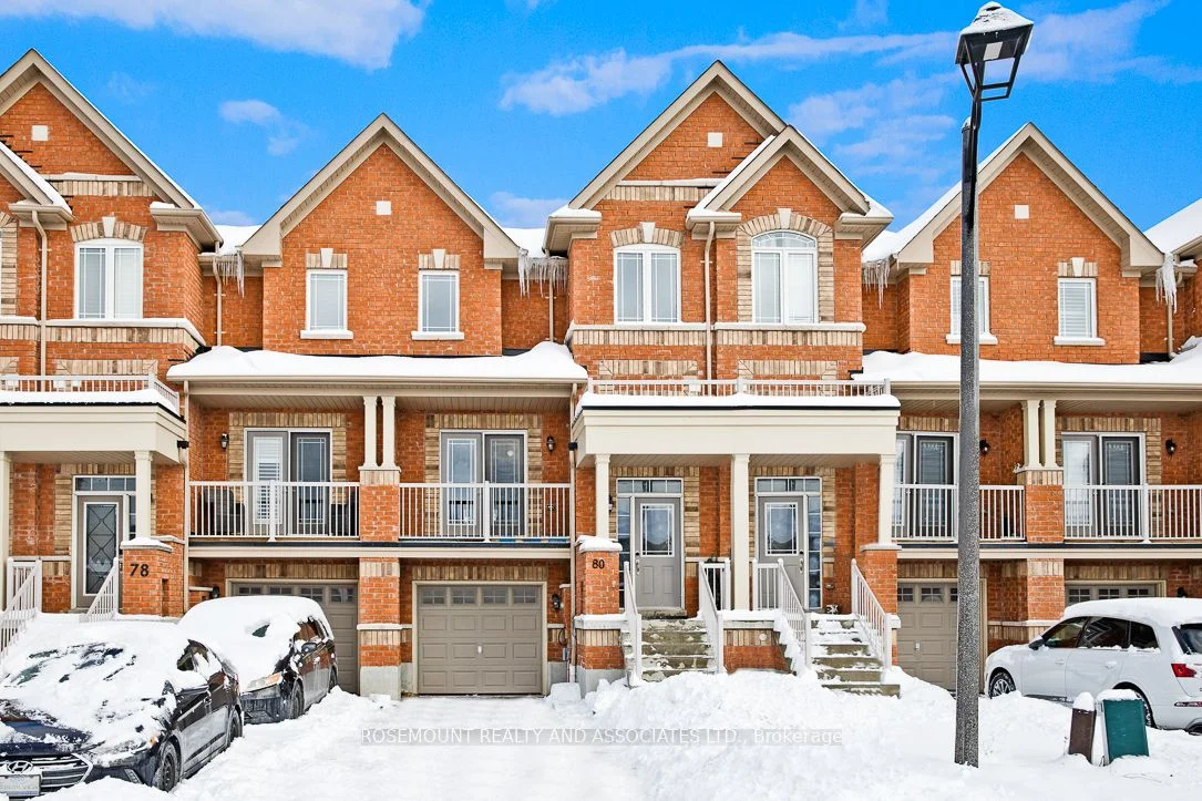 Att/Row/Townhouse in Whitby