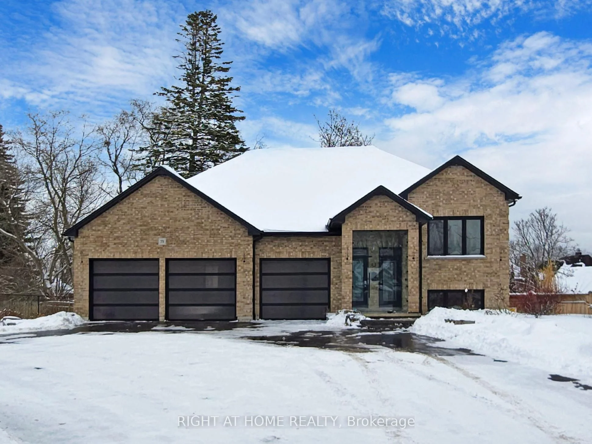 351 Bond Street E, Oshawa, ON L1G 6Y7